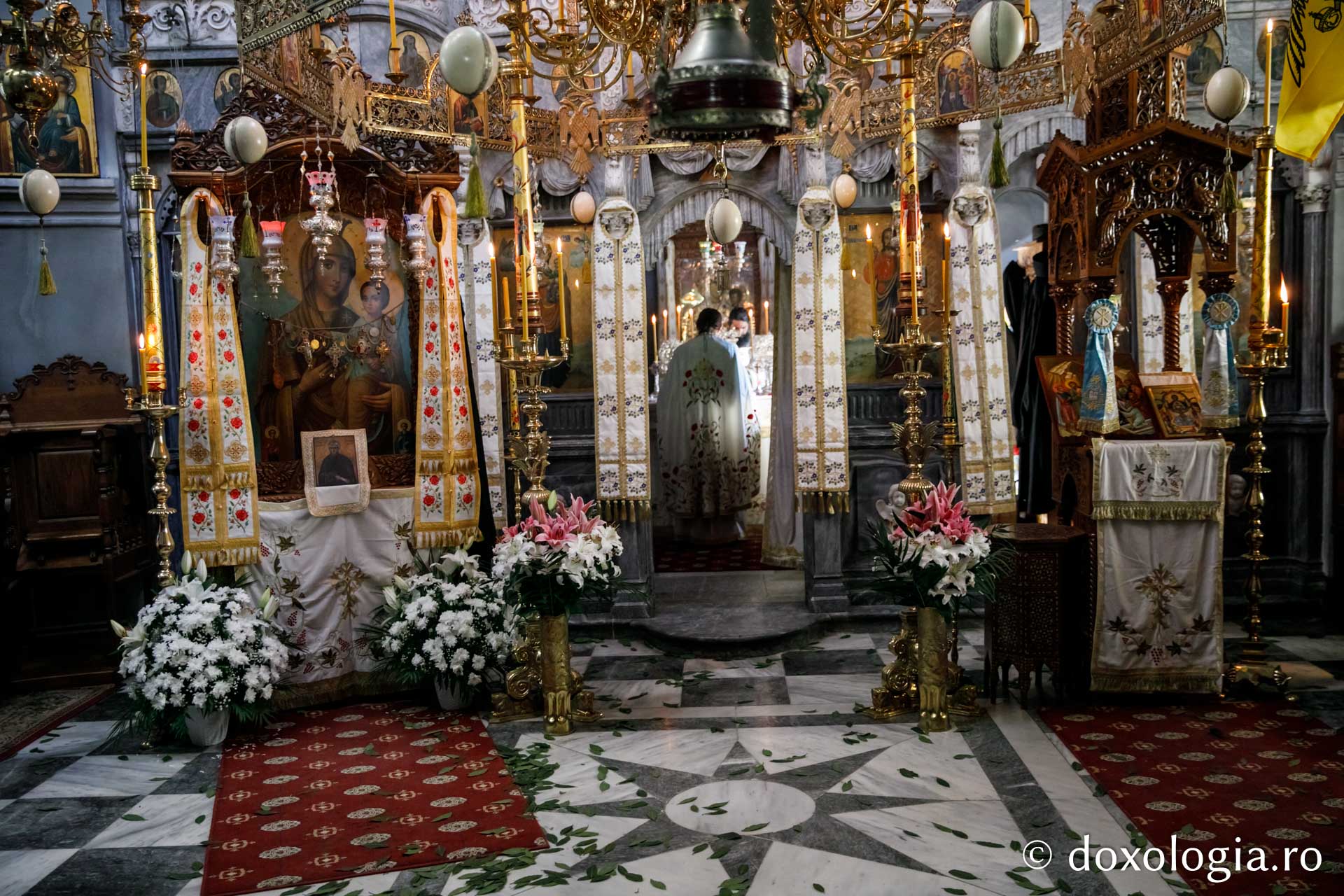 (Foto) Praznicul Izvorul Tămăduirii la Schitul Lacu – Athos