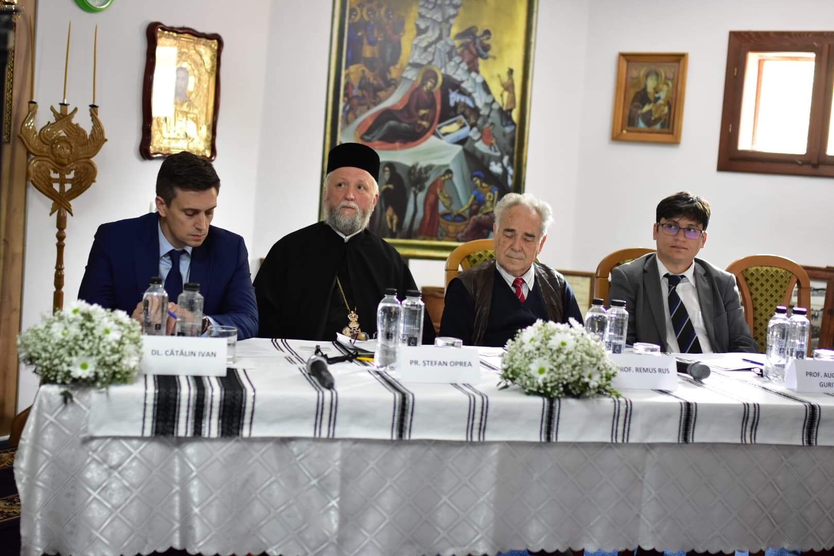 Simpozion național și Liturghie Arhierească, în Parohia Straja