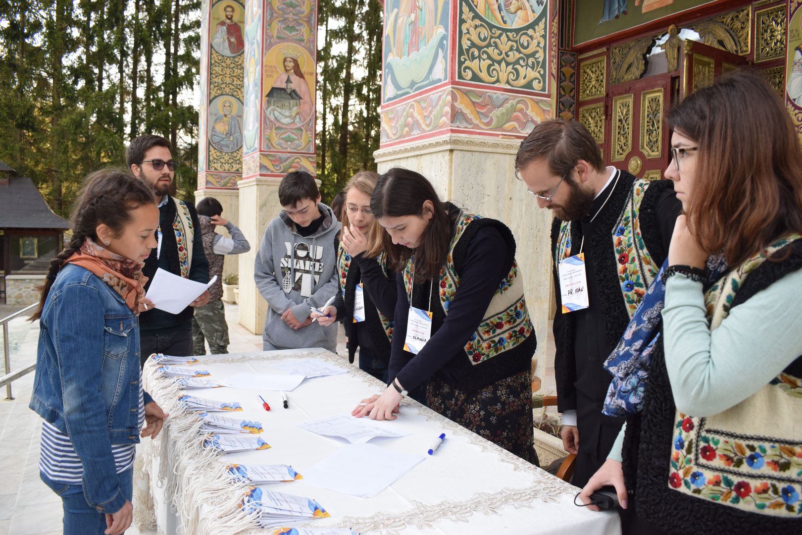 Întâlnirea anuală a tinerilor din Protopopiatul Târgul Neamț: Bucurie și speranță în Sfânta Liturghie