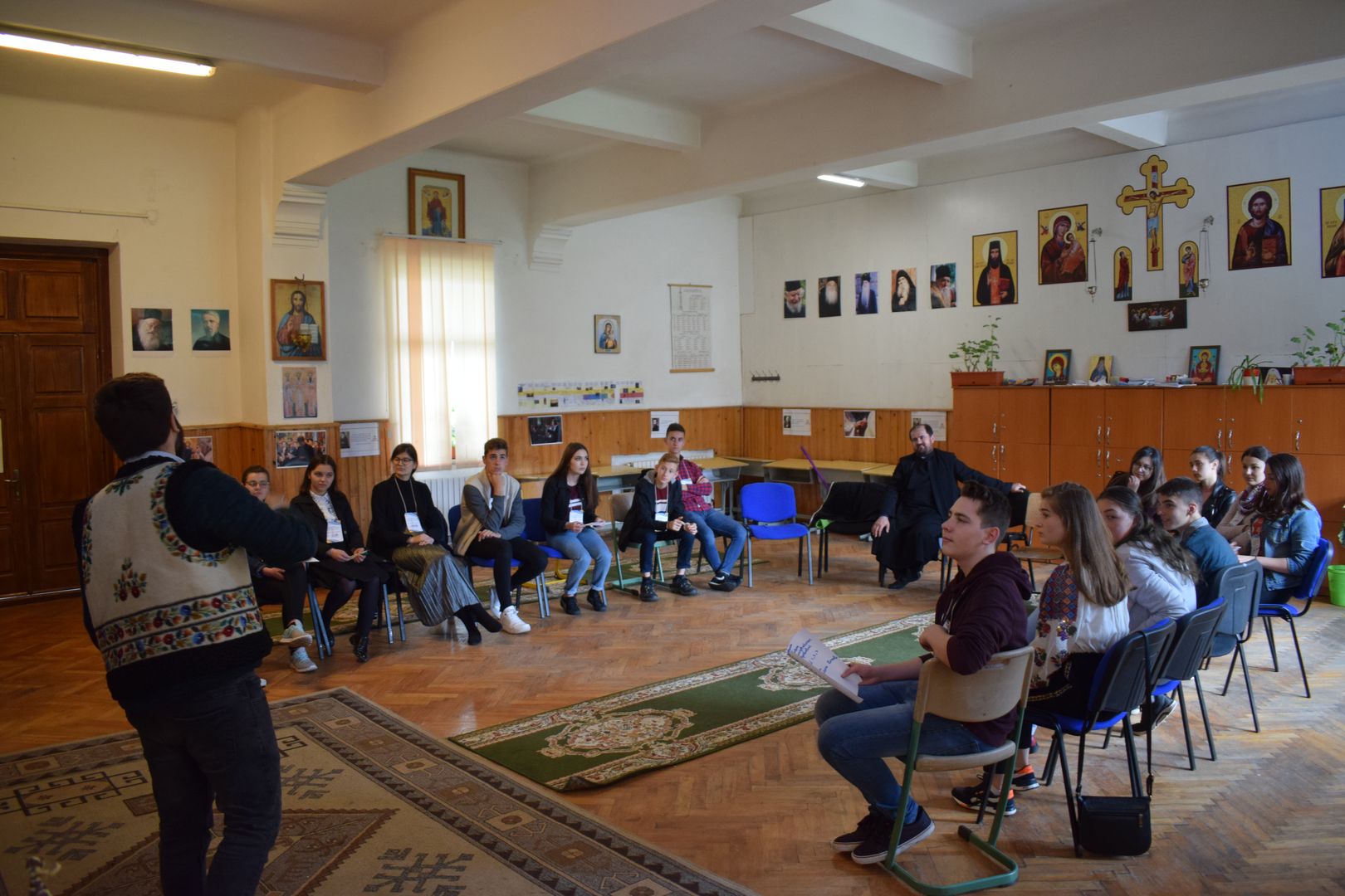 Întâlnirea anuală a tinerilor din Protopopiatul Târgul Neamț: Bucurie și speranță în Sfânta Liturghie