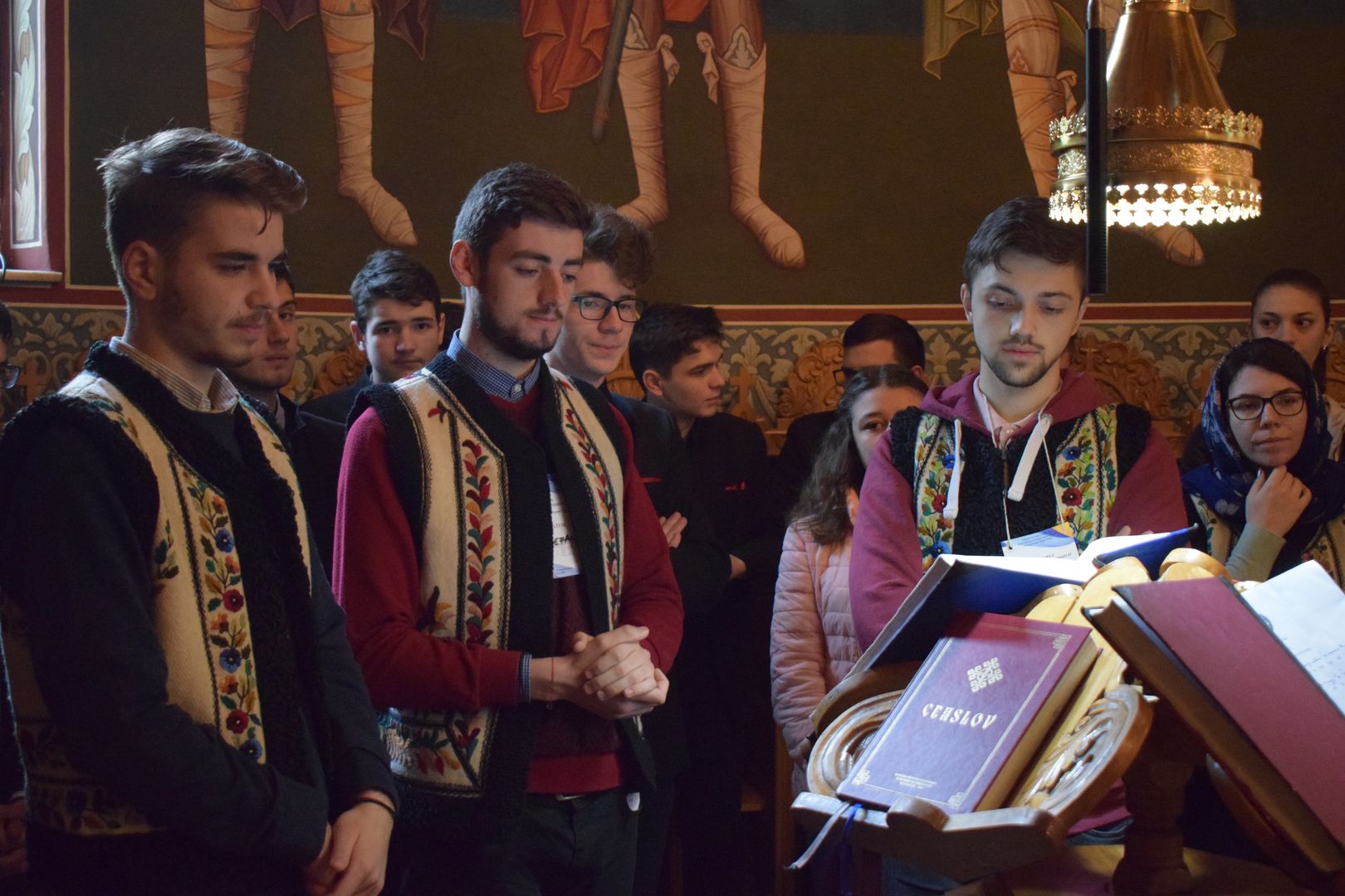 Întâlnirea anuală a tinerilor din Protopopiatul Târgul Neamț: Bucurie și speranță în Sfânta Liturghie