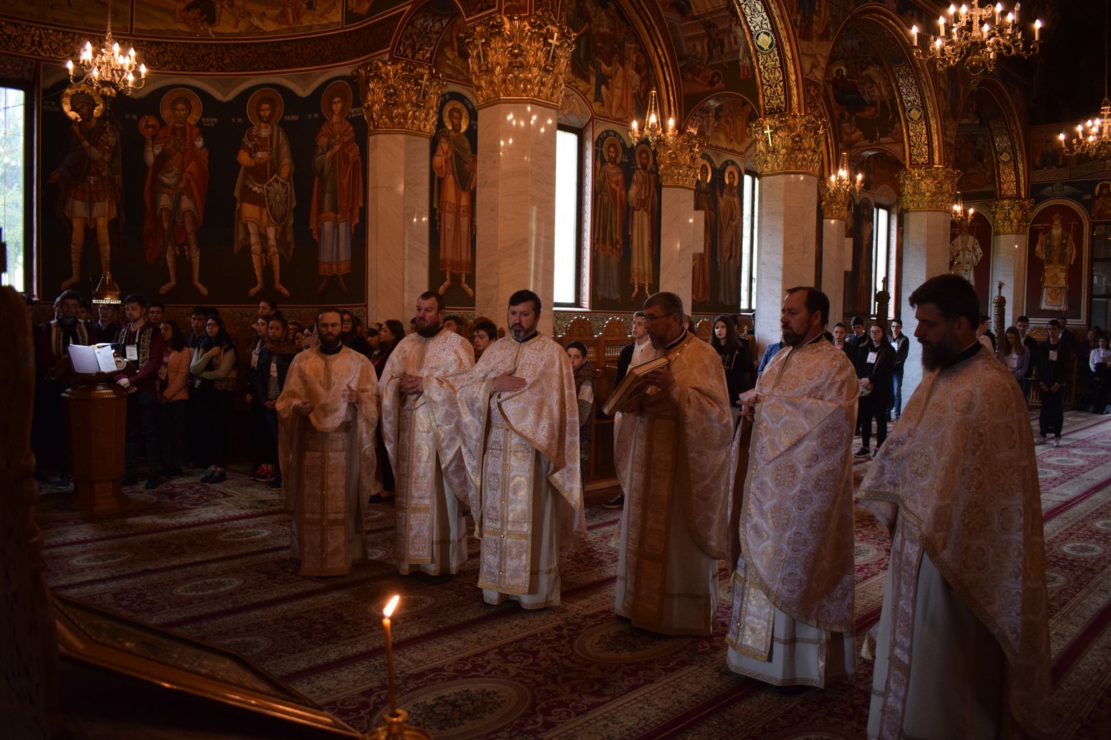 Întâlnirea anuală a tinerilor din Protopopiatul Târgul Neamț: Bucurie și speranță în Sfânta Liturghie