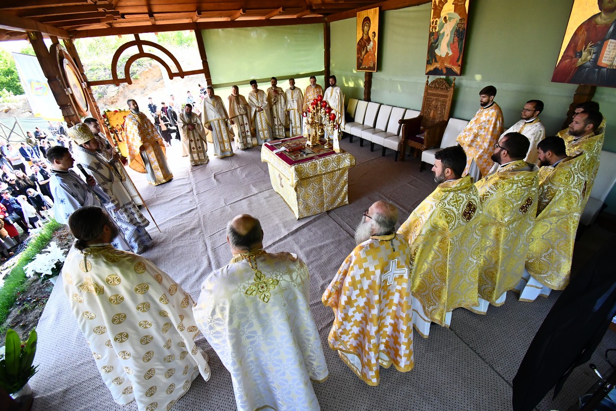 Mănăstirea Basaraba şi-a serbat hramul prin Liturghie arhierească