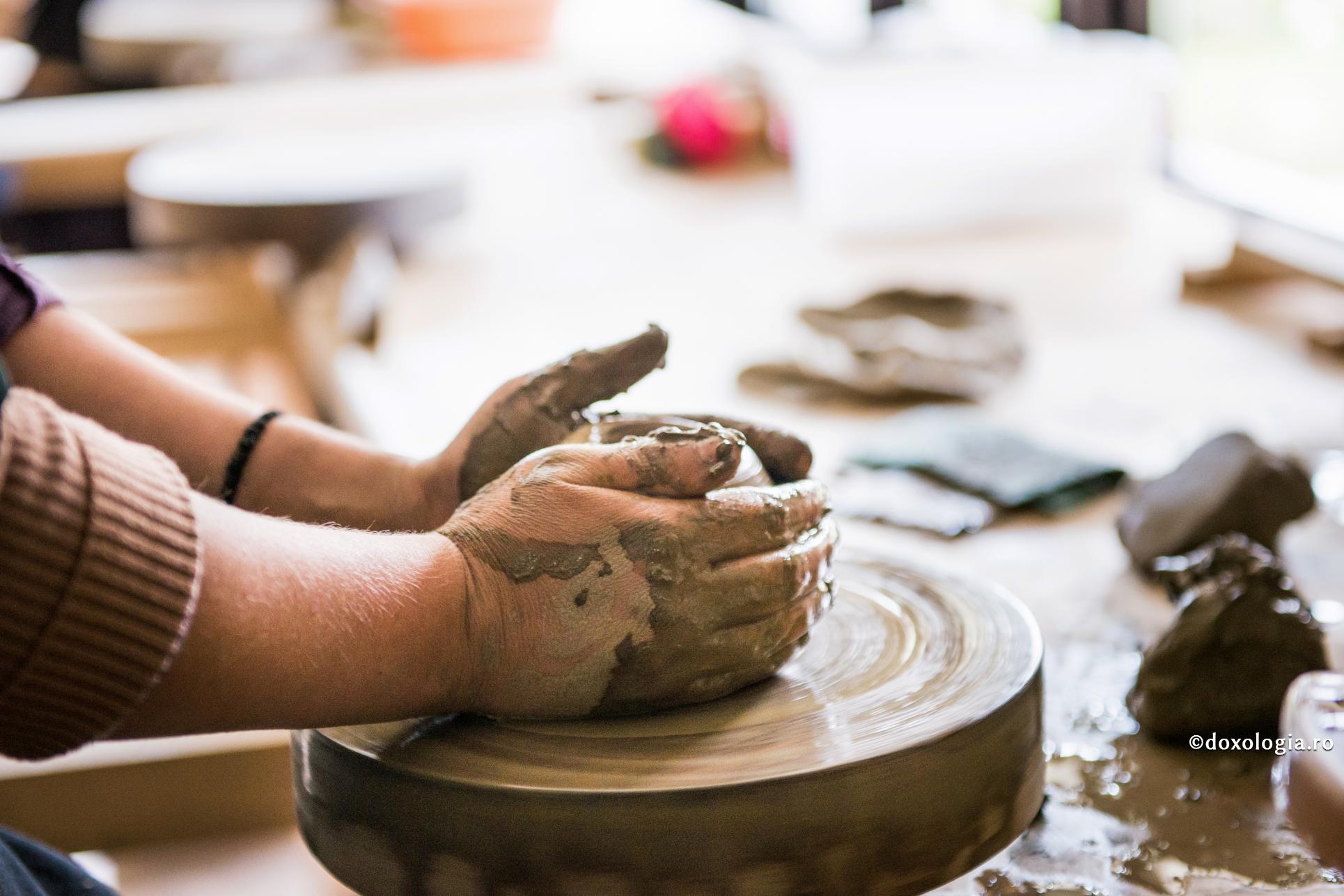 De ce facem treburile de mântuială?