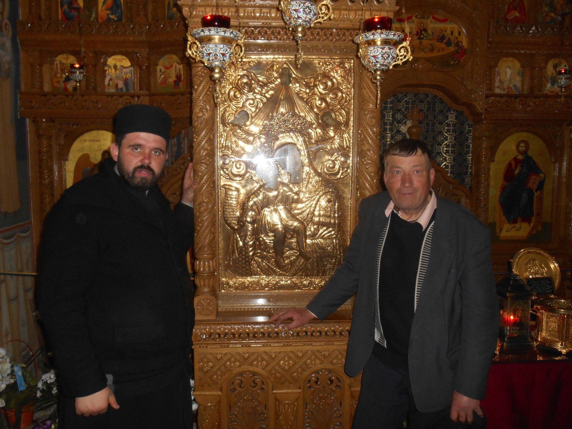 Familii aflate în dificultate din parohiile Chișcăreni și Sat Nou, ajutate de preotul paroh