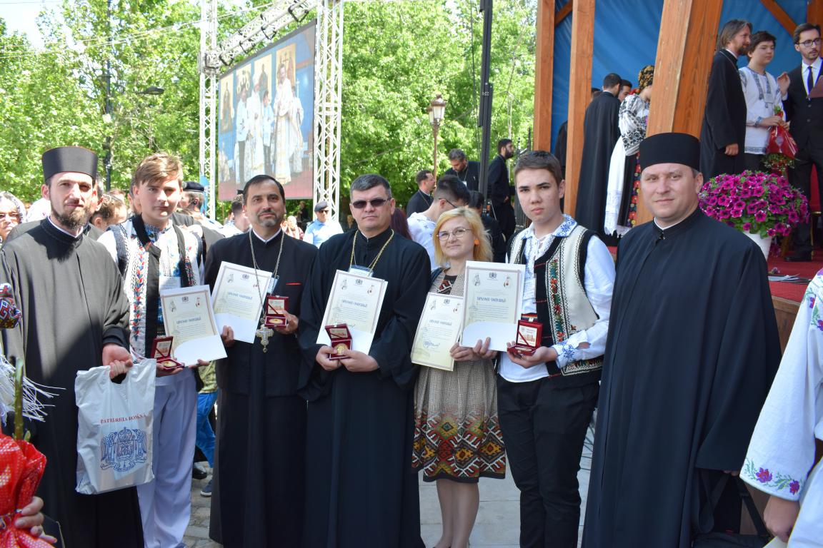 Tineri din Arhiepiscopia Romanului şi Bacăului, premiaţi de Patriarhul României Tineri din Arhiepiscopia Romanului şi Bacăului, premiaţi de Patriarhul României