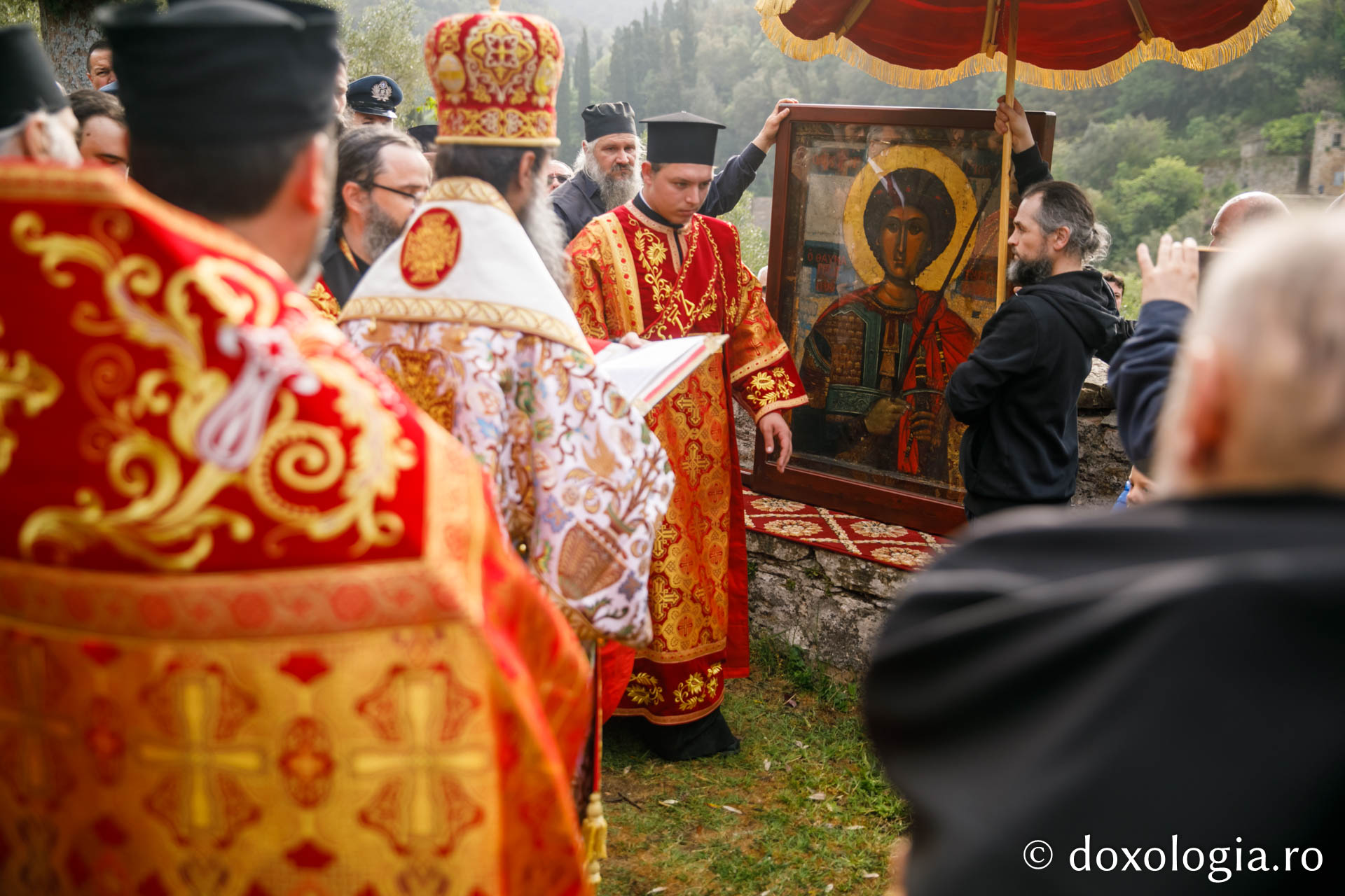 Procesiunea cu Icoana Sfântului Gheorghe de la Mănăstirea Zografu / Foto: pr. Silviu Cluci Procesiunea cu Icoana Sfântului Gheorghe de la Mănăstirea Zografu