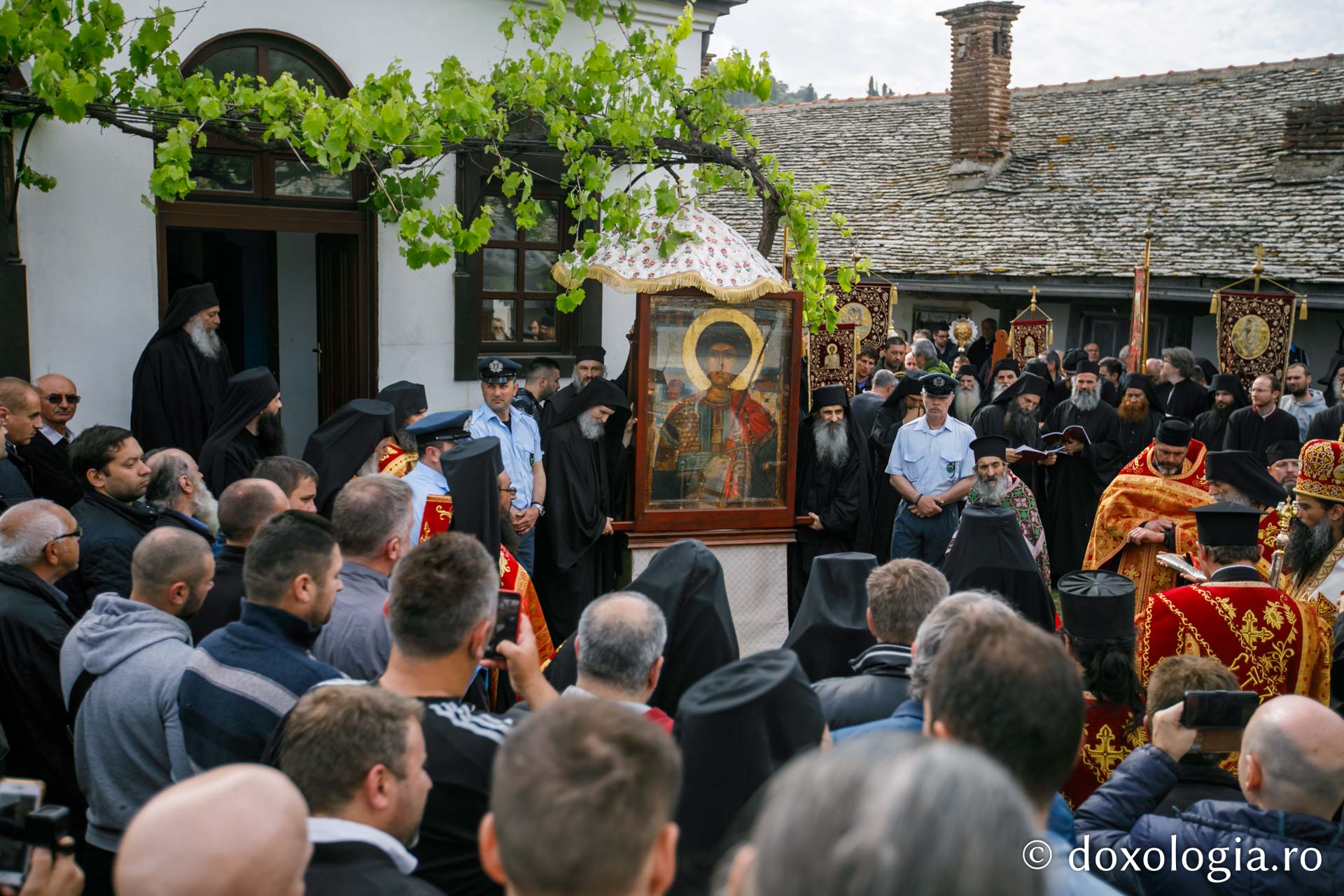 (Foto) Procesiunea cu Icoana Sfântului Gheorghe de la Mănăstirea Zografu