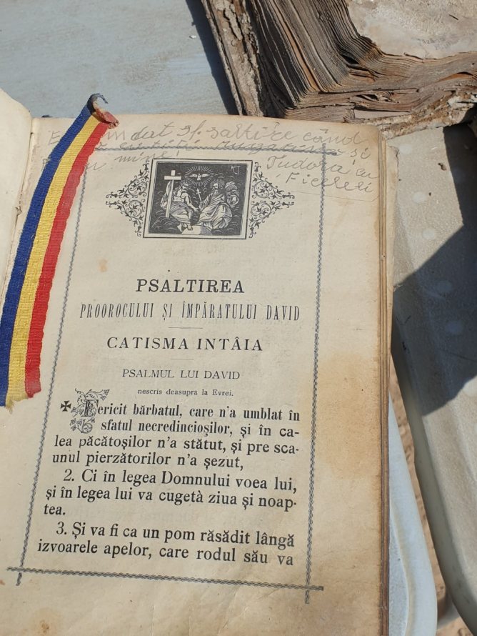Foto: Reprezentanţa Patriarhiei Române la Locurile Sfinte „Amin!”, în locul minelor antitanc! După 50 de ani, primele rugăciuni în schitul românesc de la Iordan