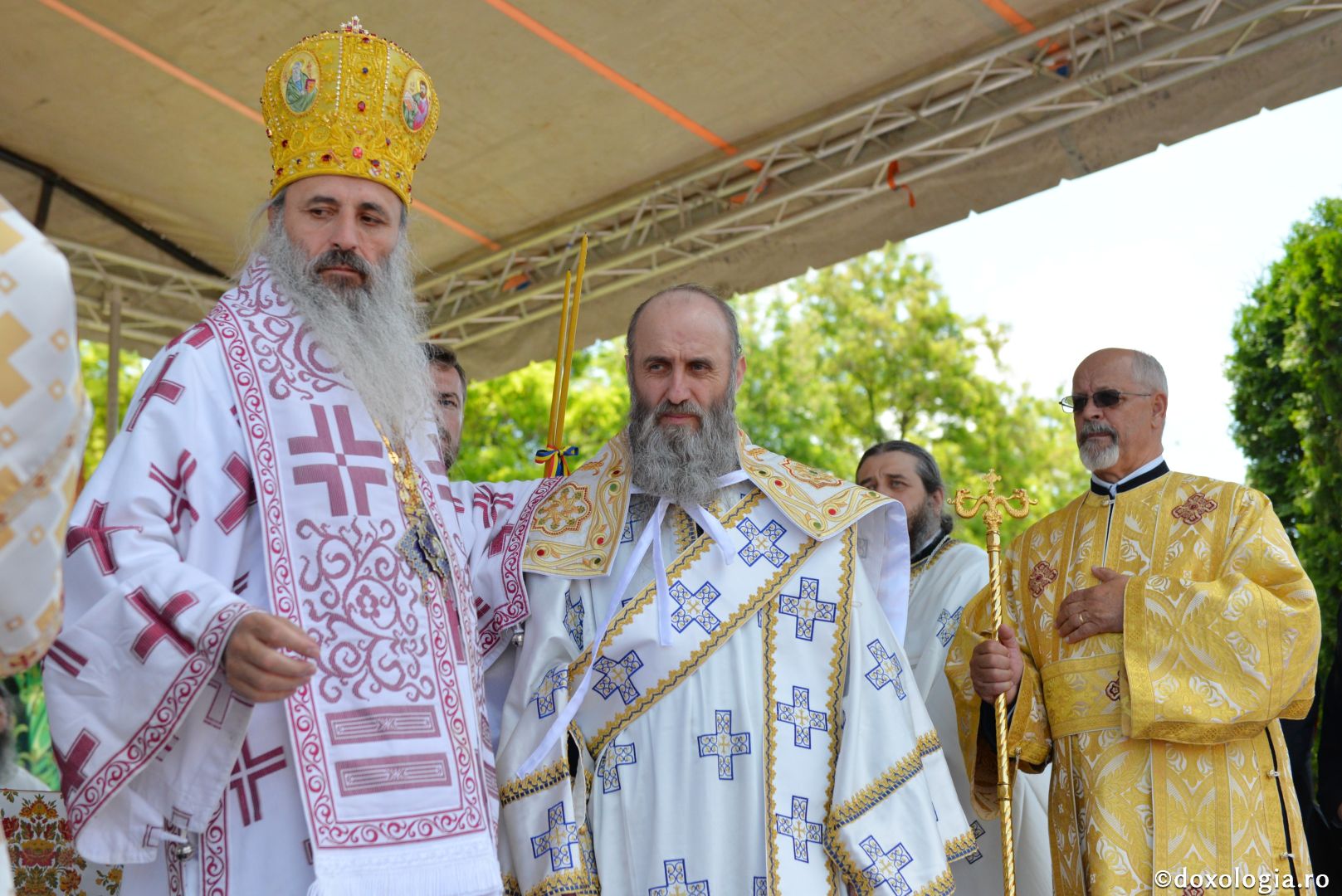 Mănăstirea Vlădiceni în veșmântul resfințirii - IPS Teofan: „Omul dă lui Dumnezeu viața lui iar El oferă omului Trupul și Sângele Său, adică viața Sa”