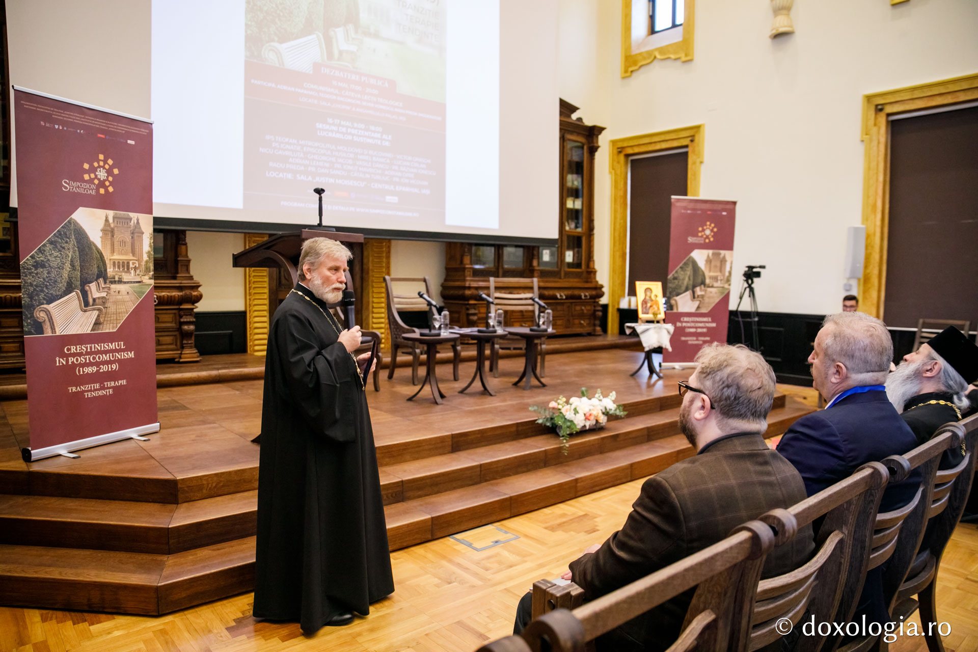 Participanții Simpozionului Internațional „Dumitru Stăniloae” dezbat tema „Creştinismul în postcomunism (1989-2019): tranziţie - terapie - tendinţe”