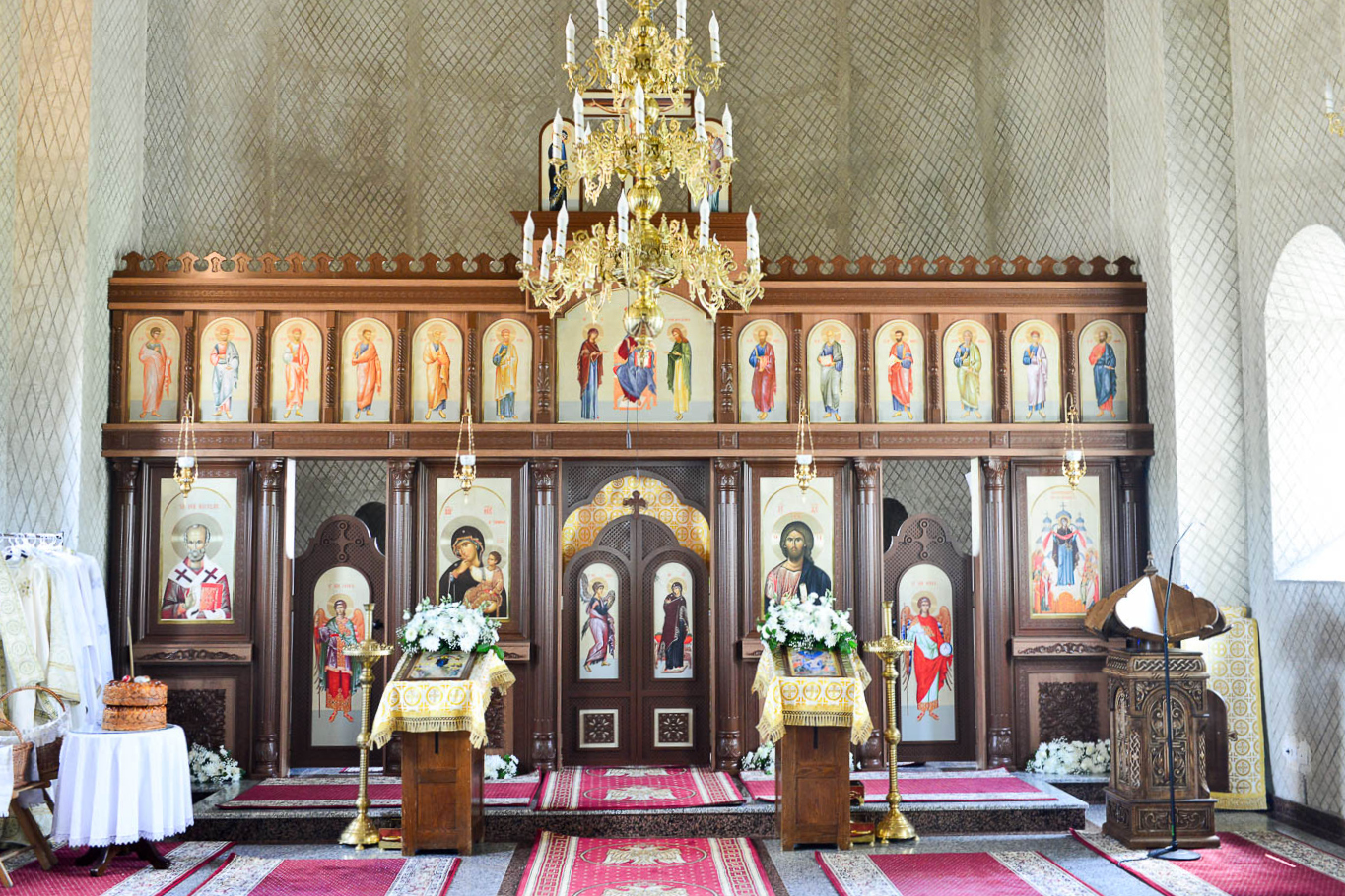 Prima slujbă săvârşită în Biserica „Acoperământul Maicii Domnului” din Vicovu de Sus