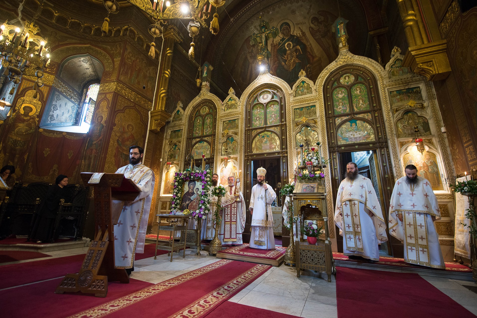 (Foto) 380 de ani de la sfinţirea bisericii Mănăstirii „Sfinţii Trei Ierarhiˮ din Iaşi