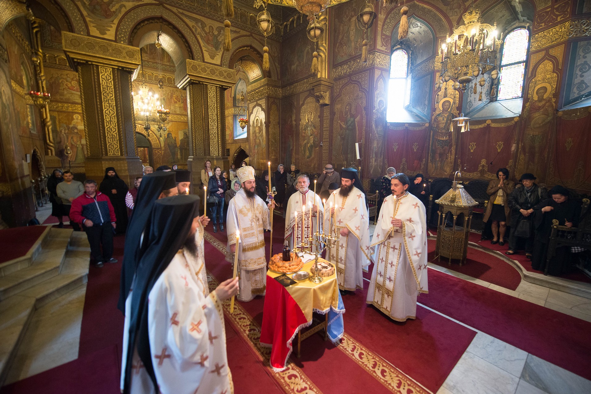 380 de ani de la sfințirea bisericii Mănăstirii „Sfinții Trei Ierarhi” din Iași, marcați prin slujire arhierească