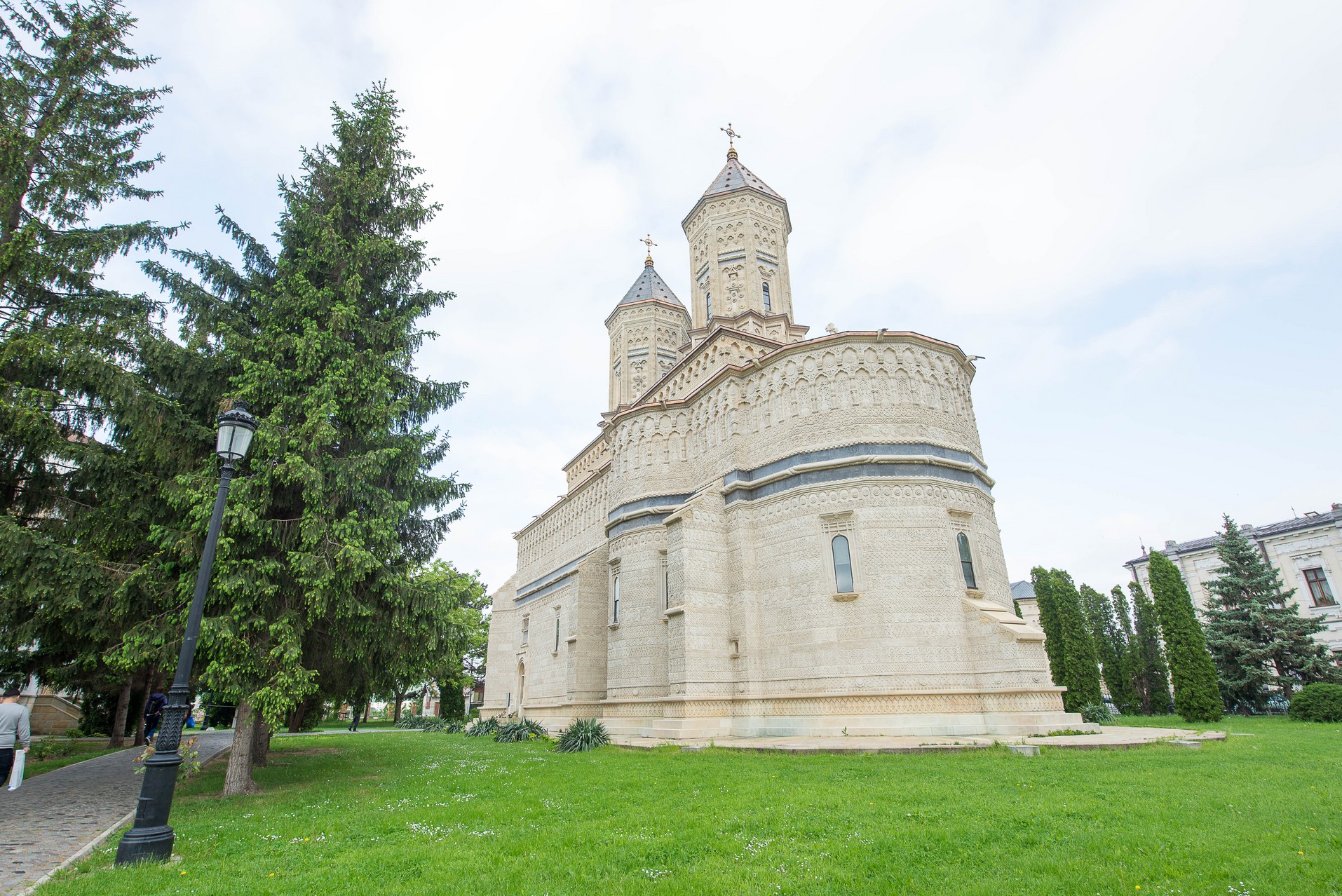 380 de ani de la sfințirea bisericii Mănăstirii „Sfinții Trei Ierarhi” din Iași, marcați prin slujire arhierească