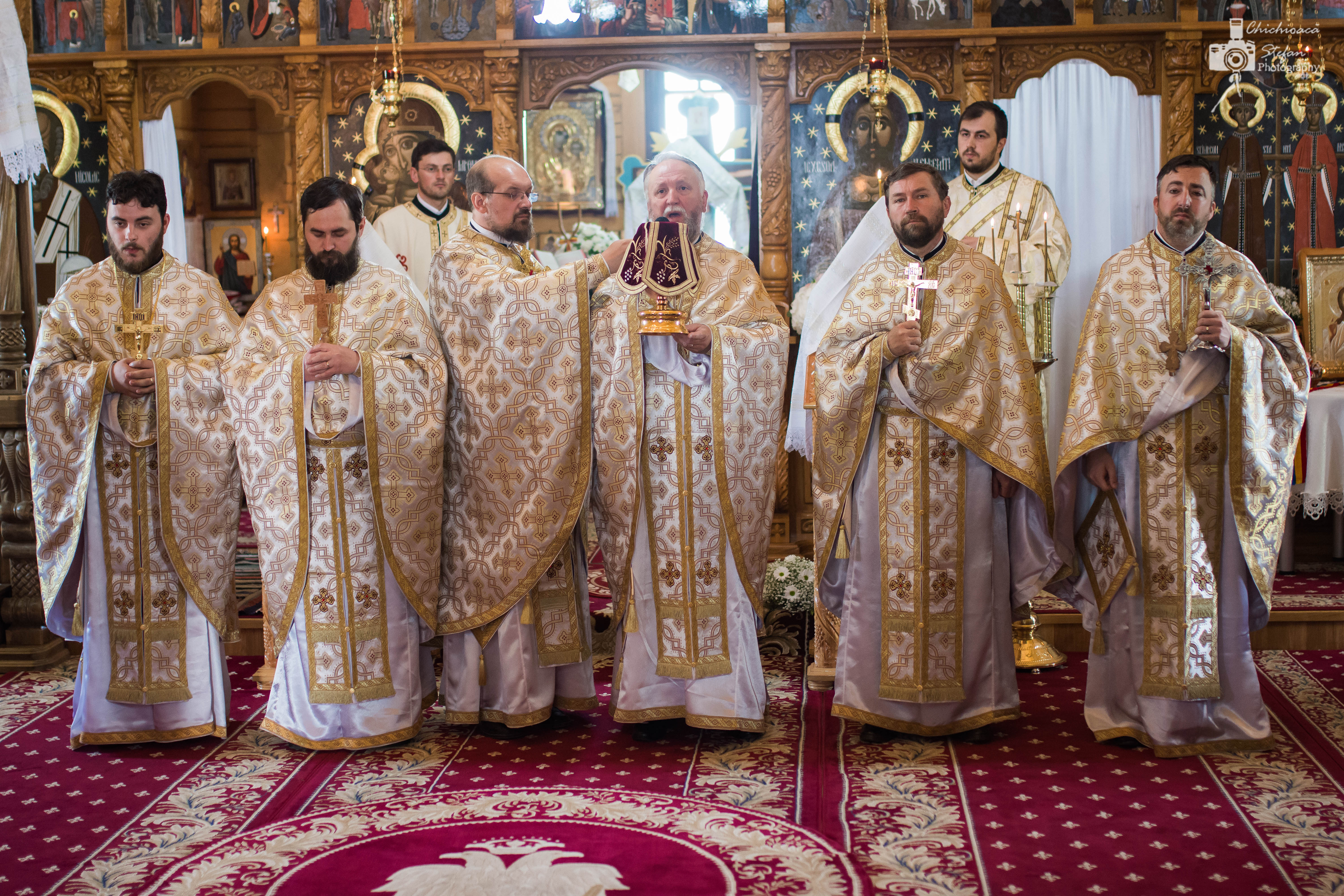 Simpozion național și Liturghie Arhierească, în Parohia Straja