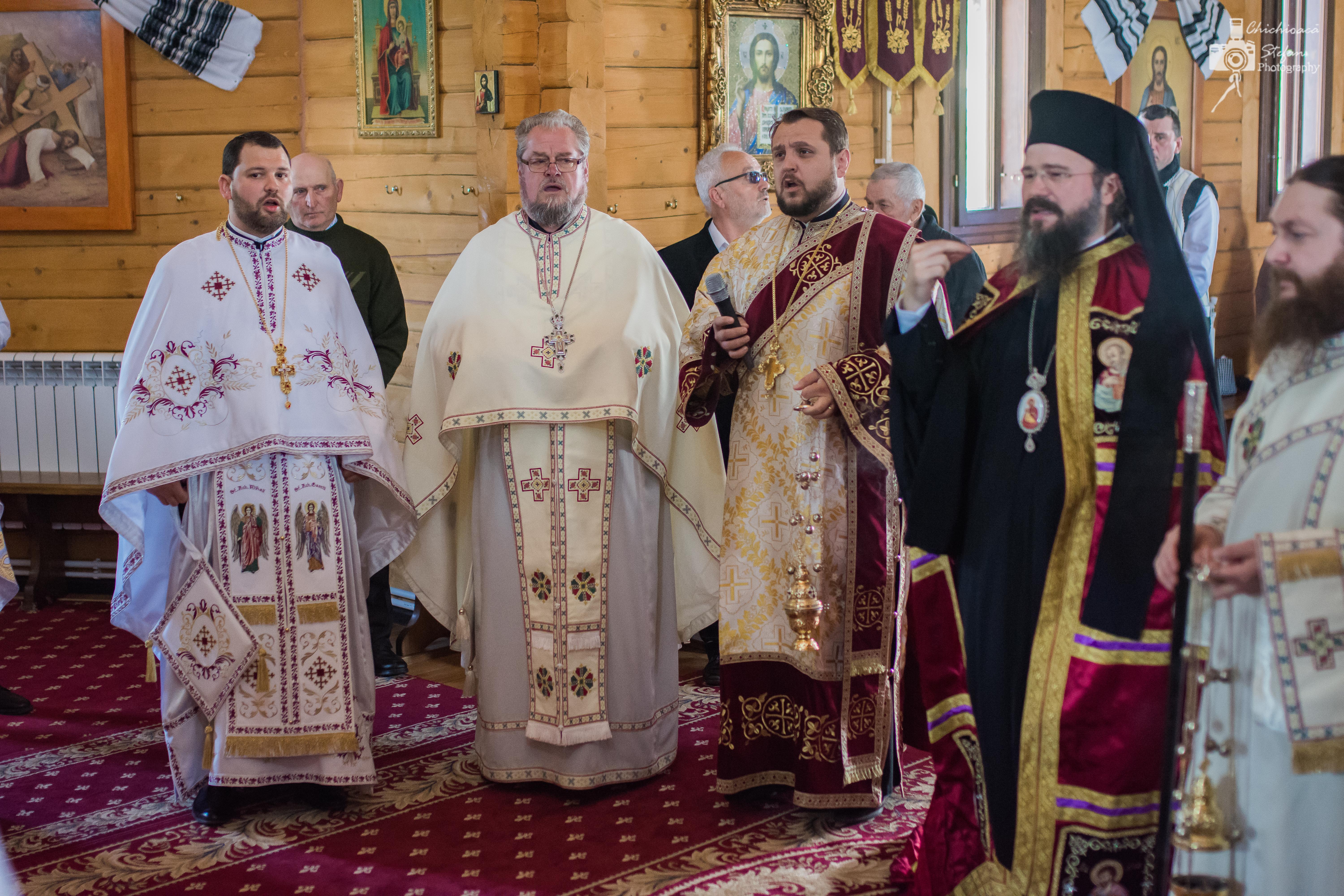 Simpozion național și Liturghie Arhierească, în Parohia Straja