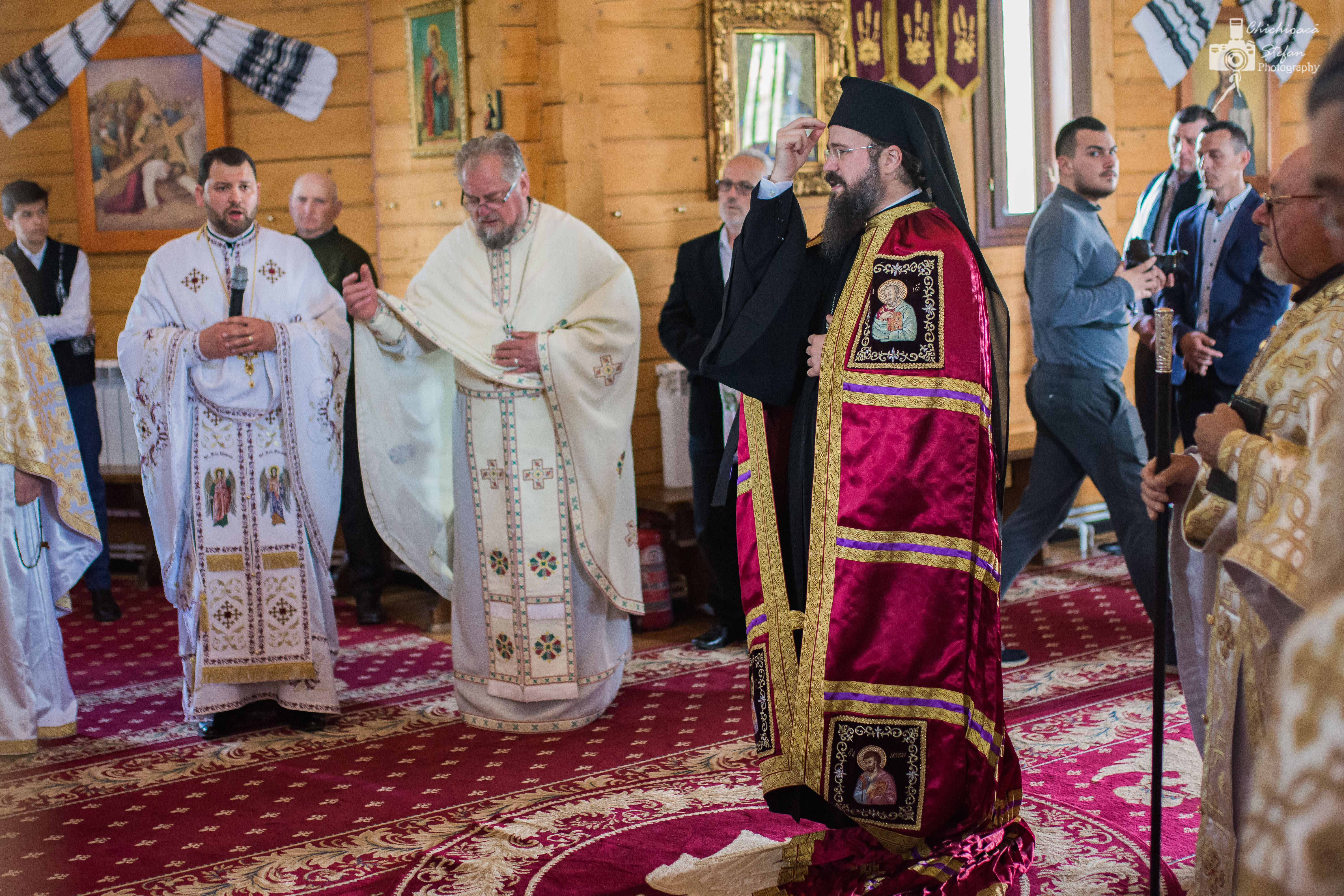 Simpozion național și Liturghie Arhierească, în Parohia Straja