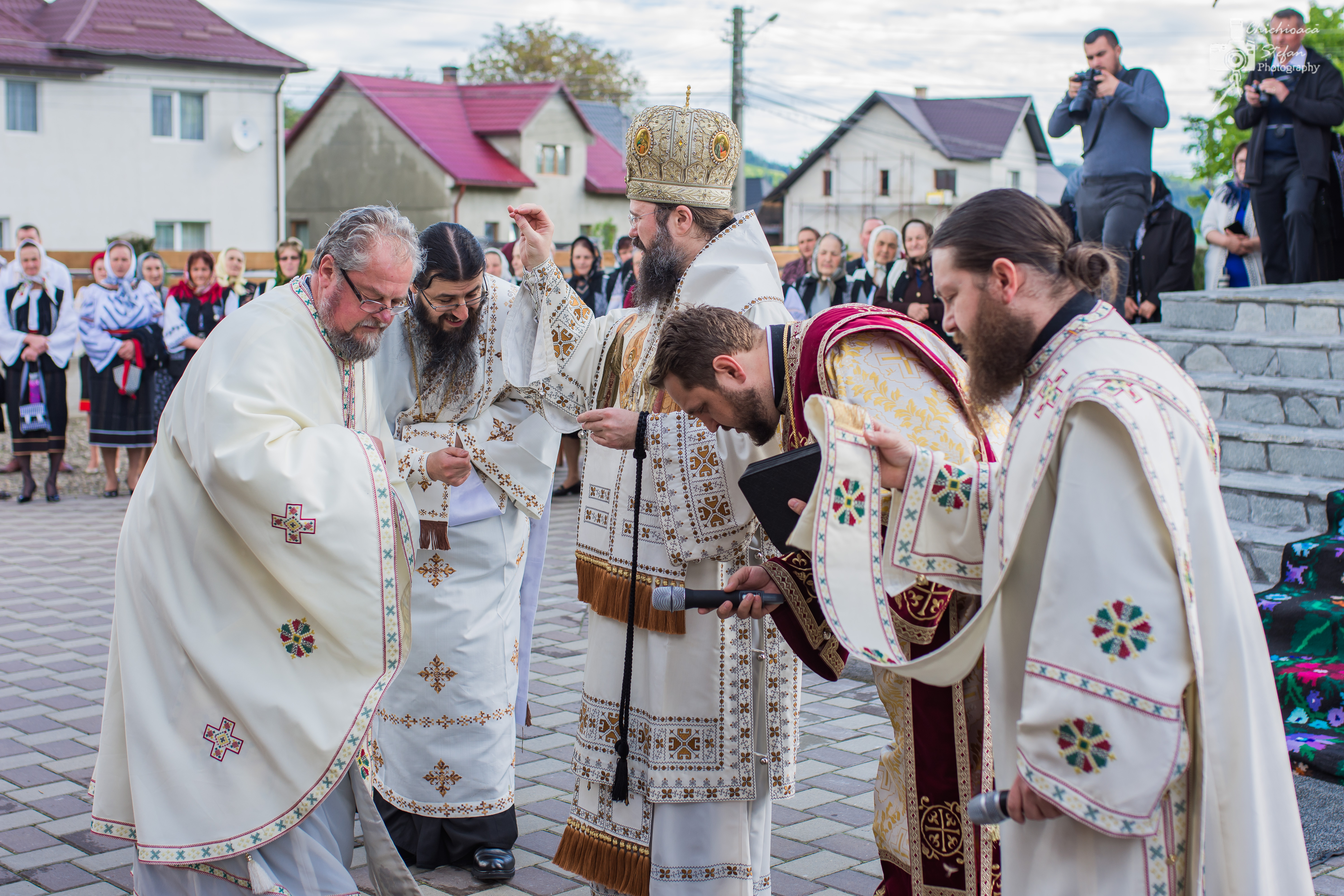 Simpozion național și Liturghie Arhierească, în Parohia Straja