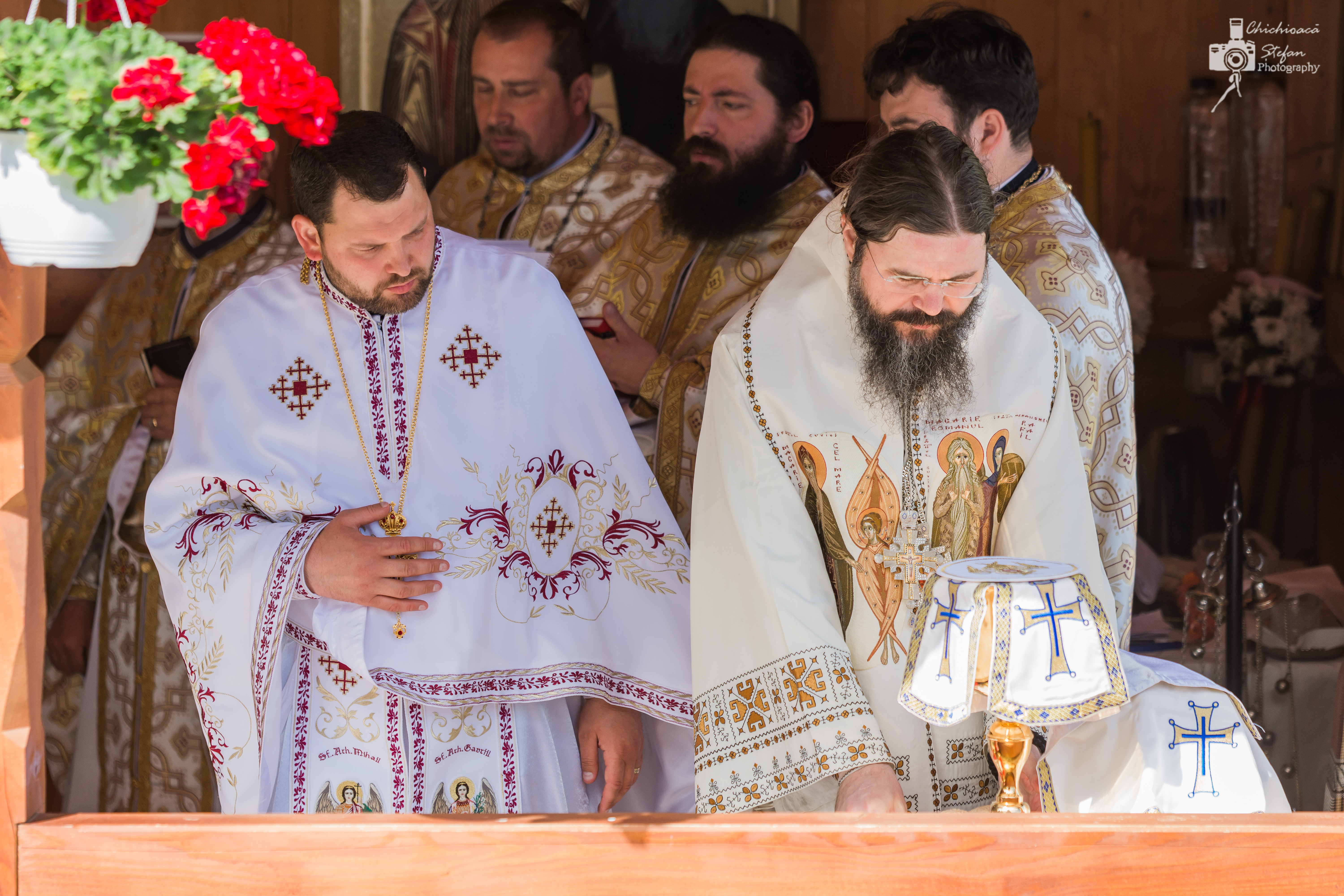 Simpozion național și Liturghie Arhierească, în Parohia Straja