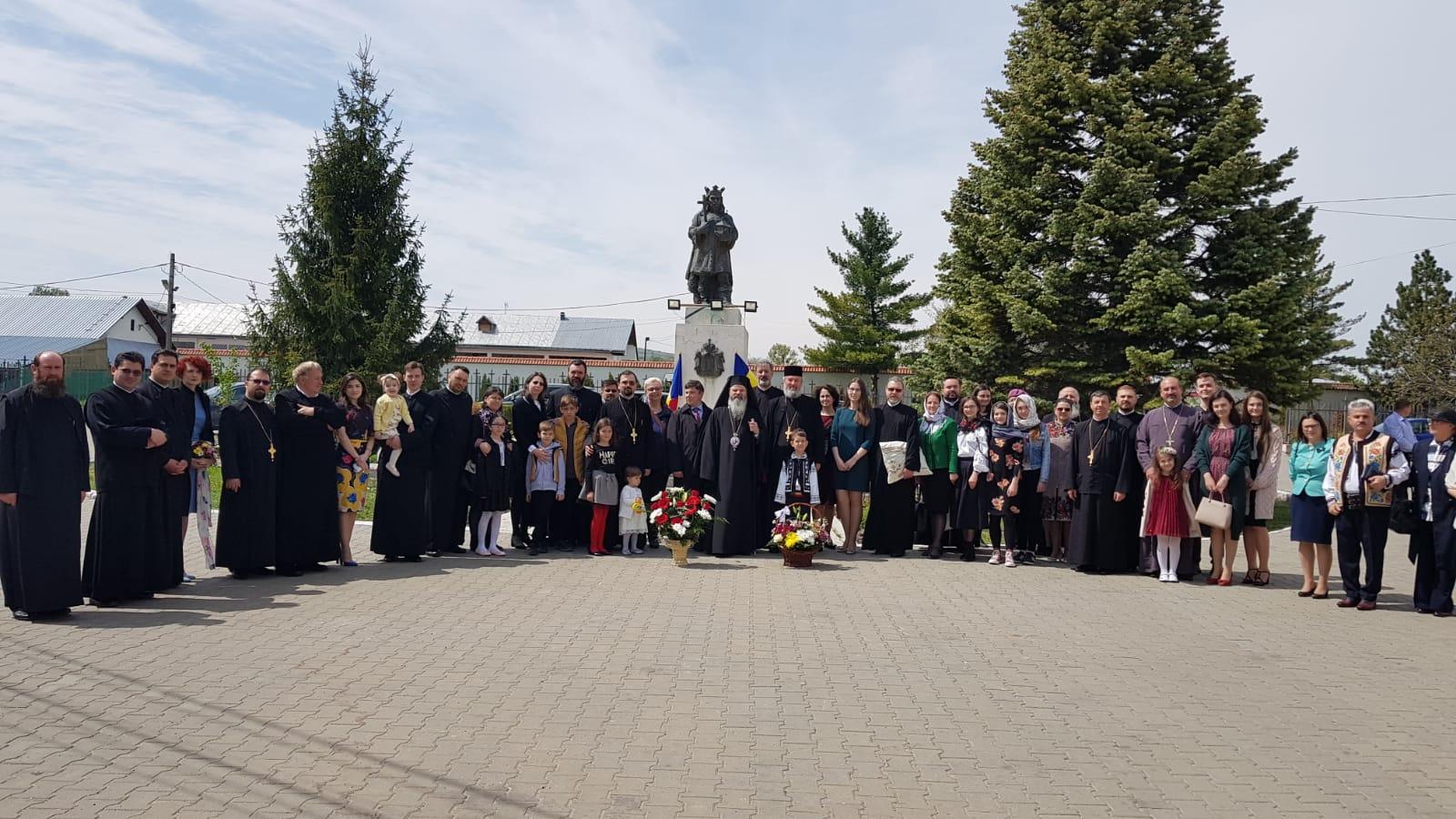 Bucuria Învierii Domnului în două eparhii ale Moldovei