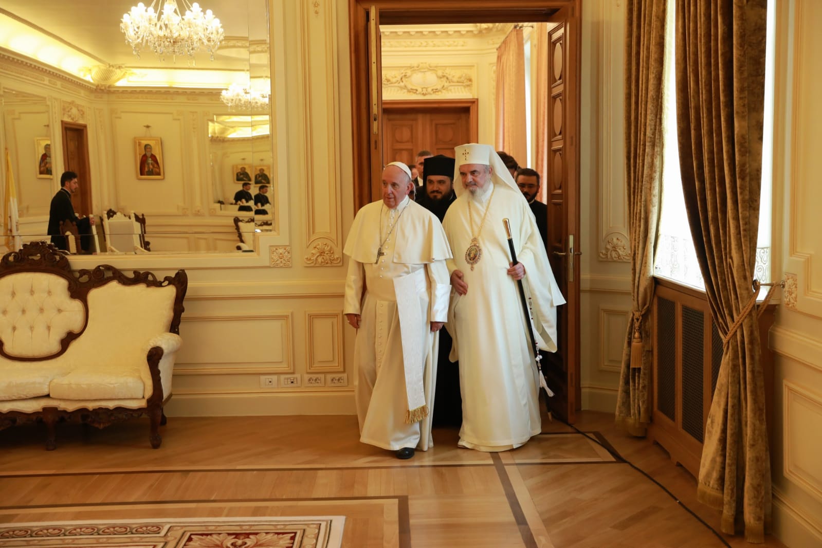 Papa Francisc a ajuns la Palatul Patriarhiei Române