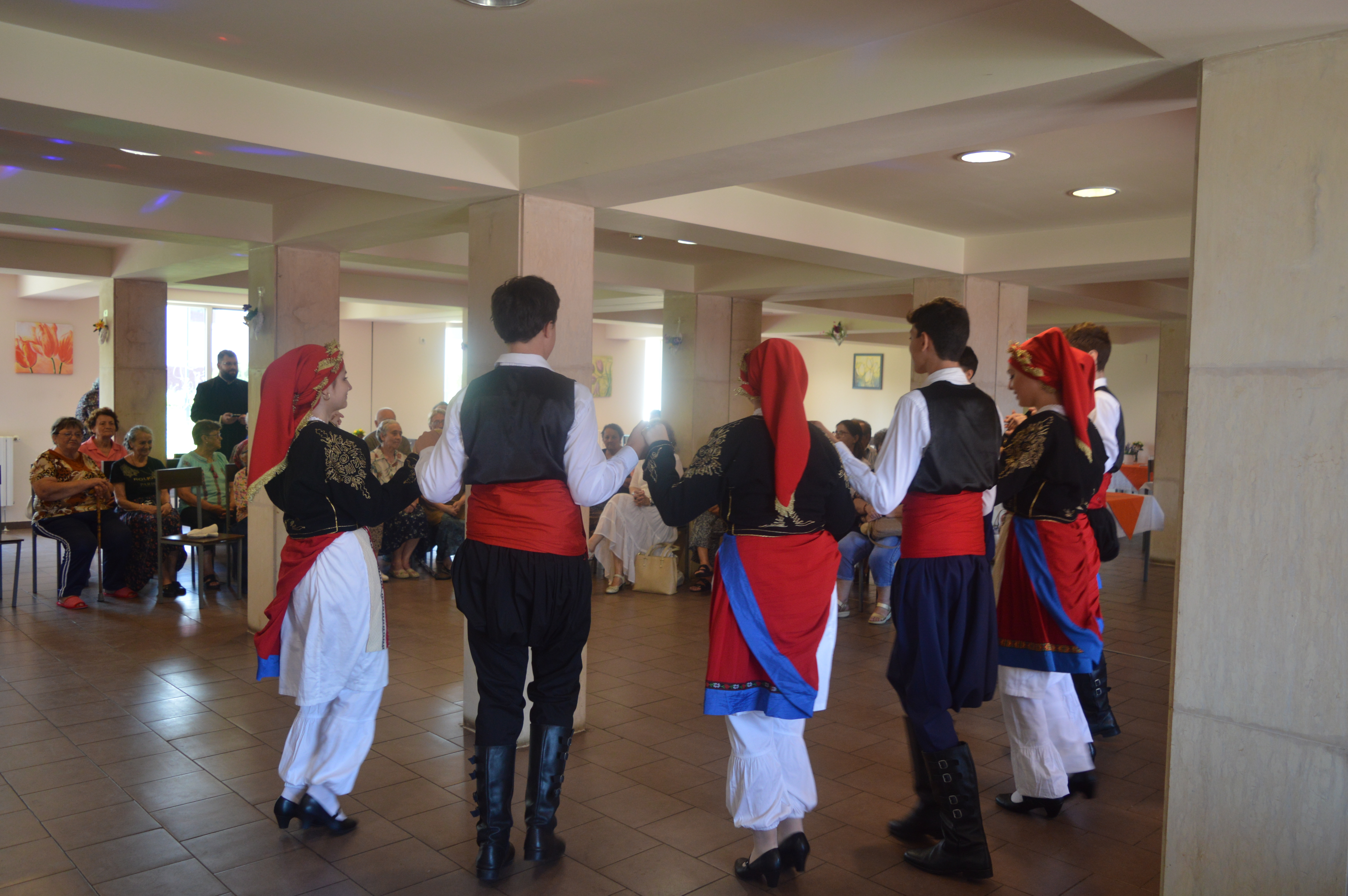 SOFR Iaşi a organizat un spectacol la Căminul de bătrâni „Sf. Împ. Constantin şi Elena”