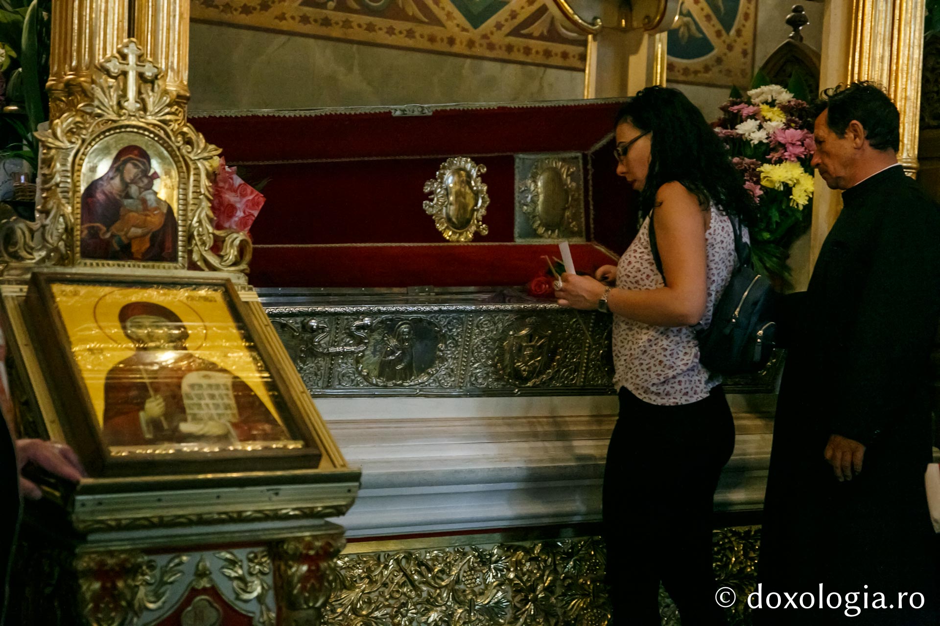 Sfânta Liturghie și rugăciuni de pomenire pentru cei 378 de ani de ocrotire ai Sfintei Cuvioase Parascheva