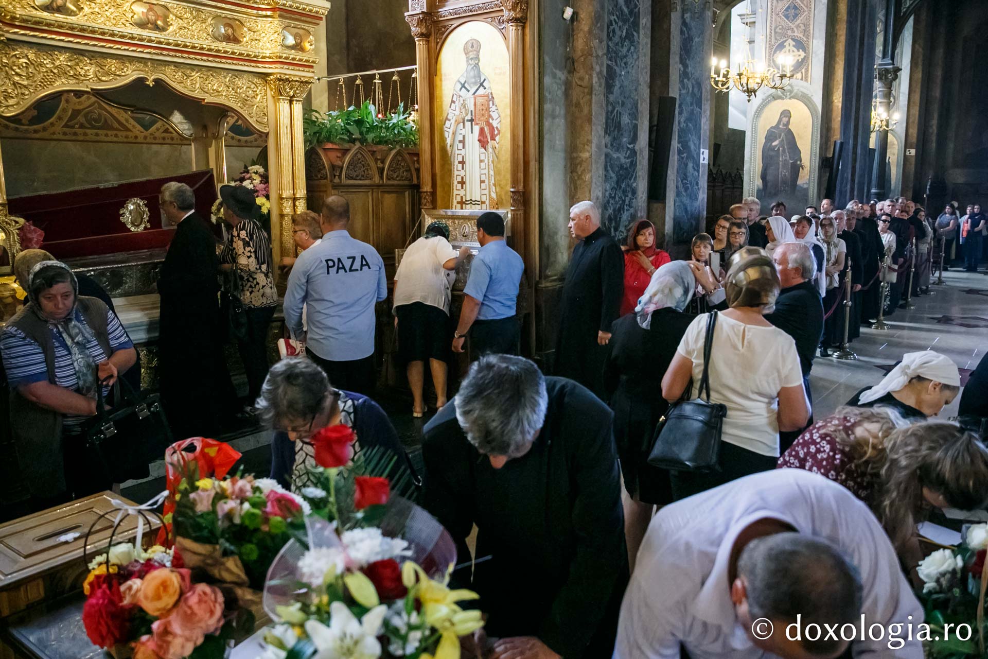 Sfânta Liturghie și rugăciuni de pomenire pentru cei 378 de ani de ocrotire ai Sfintei Cuvioase Parascheva