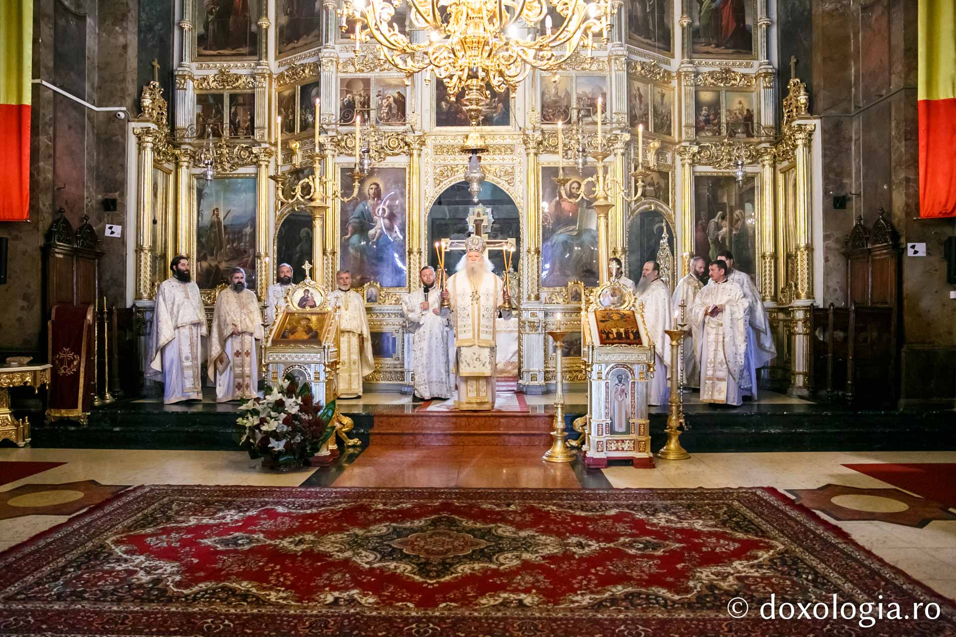 Sfânta Liturghie și rugăciuni de pomenire pentru cei 378 de ani de ocrotire ai Sfintei Cuvioase Parascheva