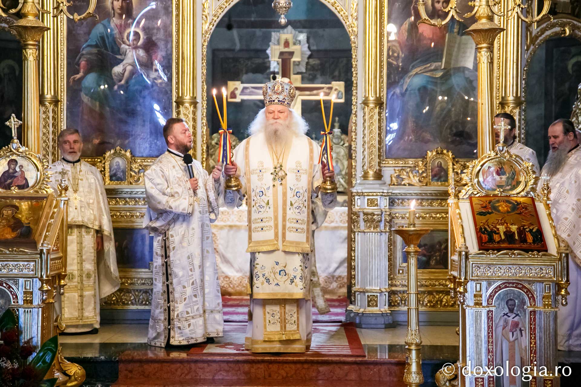 Sfânta Liturghie și rugăciuni de pomenire pentru cei 378 de ani de ocrotire ai Sfintei Cuvioase Parascheva