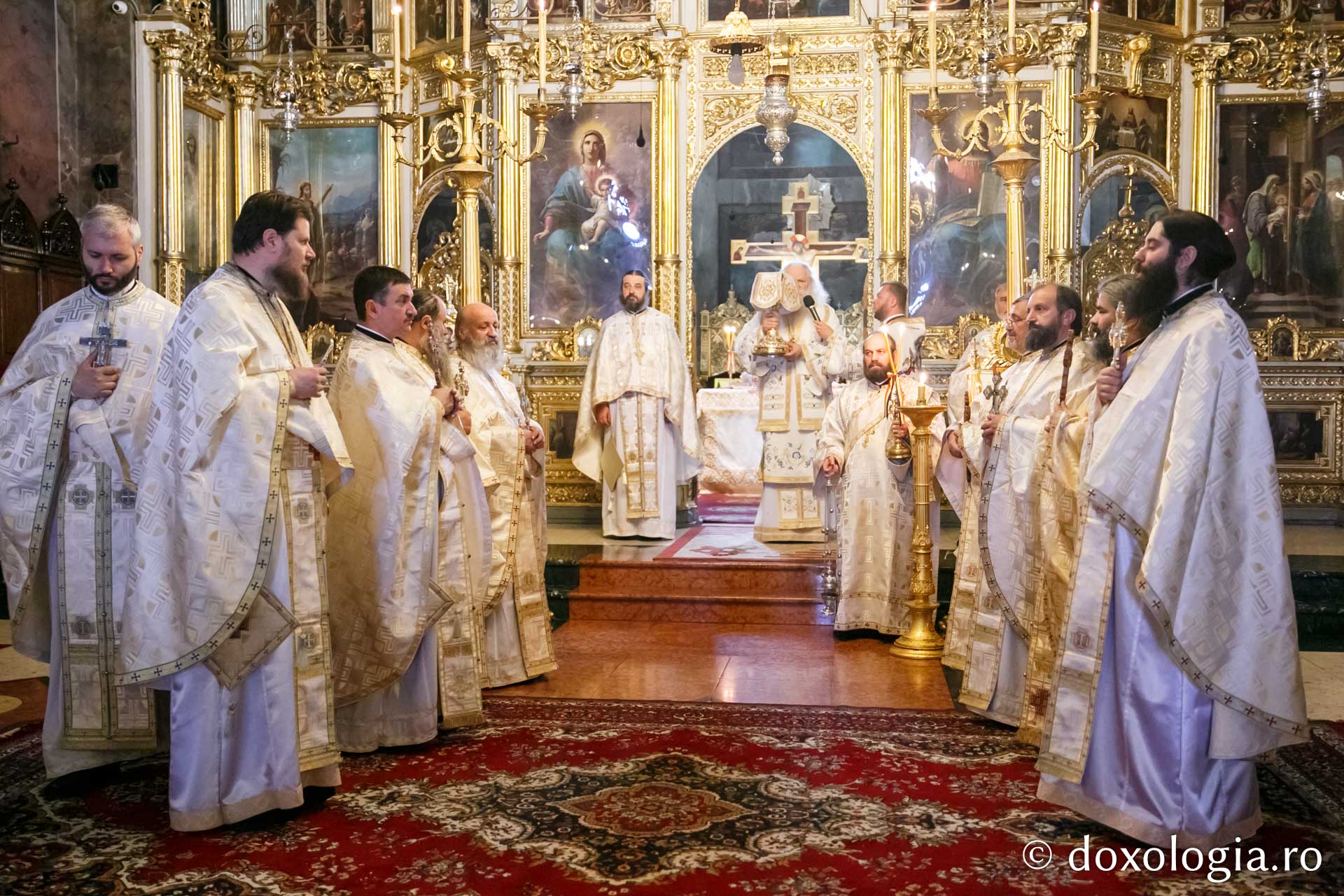 Sfânta Liturghie și rugăciuni de pomenire pentru cei 378 de ani de ocrotire ai Sfintei Cuvioase Parascheva