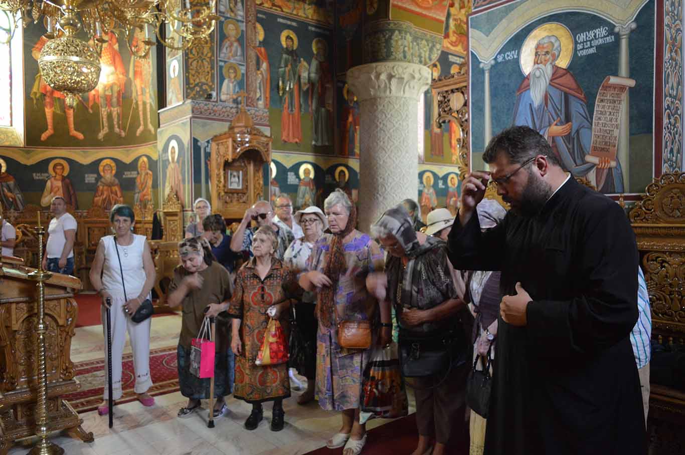 Bunicii noştri au fost în pelerinaj la Mănăstirea Hadâmbu Bunicii noştri au fost în pelerinaj la Mănăstirea Hadâmbu