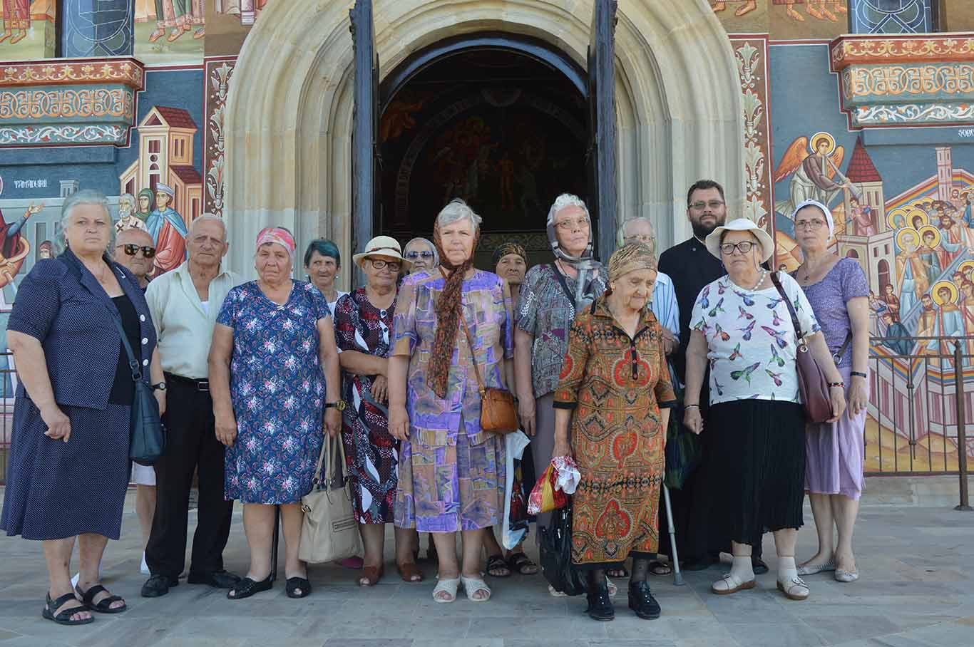 Bunicii noştri au fost în pelerinaj la Mănăstirea Hadâmbu