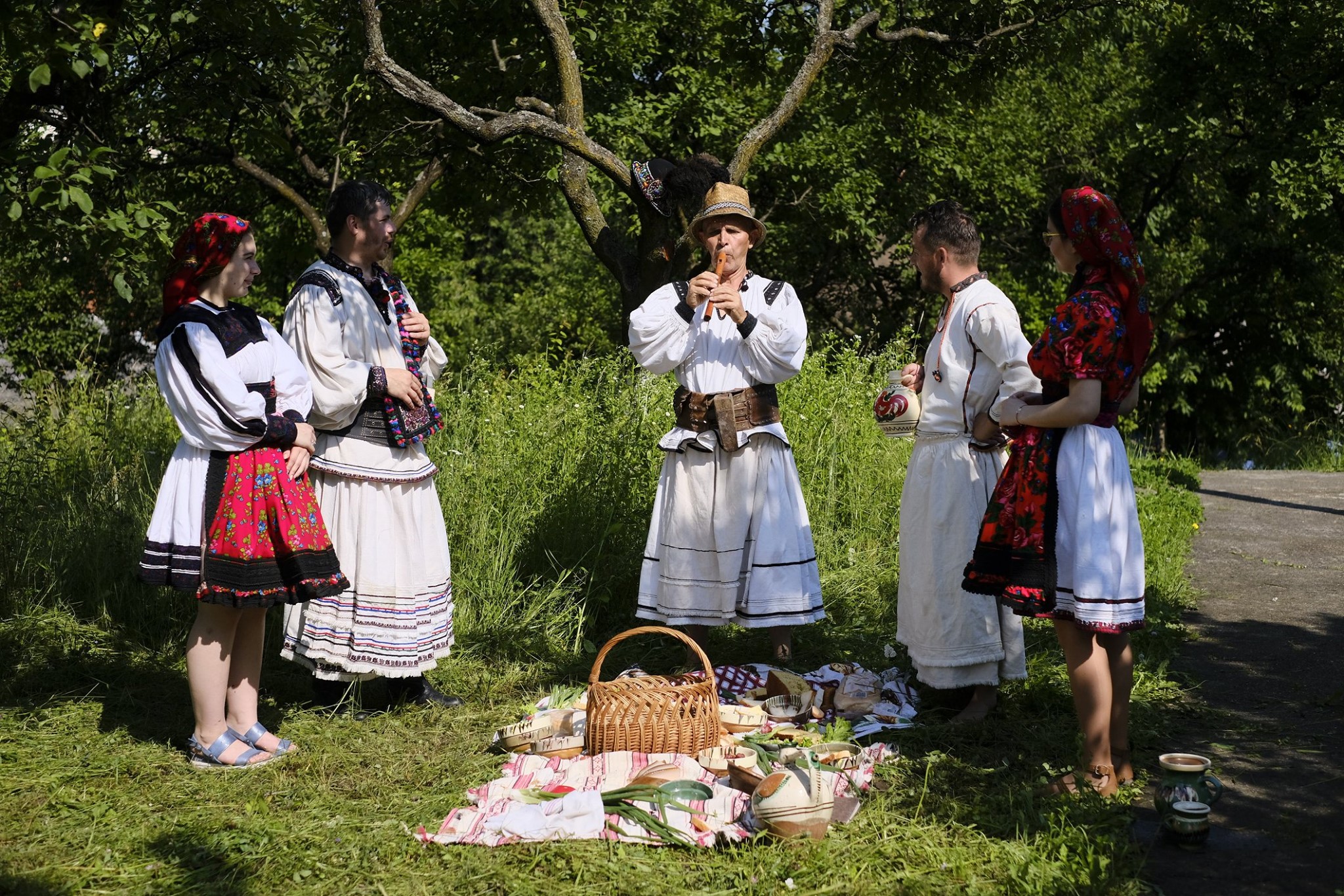 Proiectul „O zi în satul meu” – Episcopia Ortodoxă Română a Maramureşului şi Sătmarului