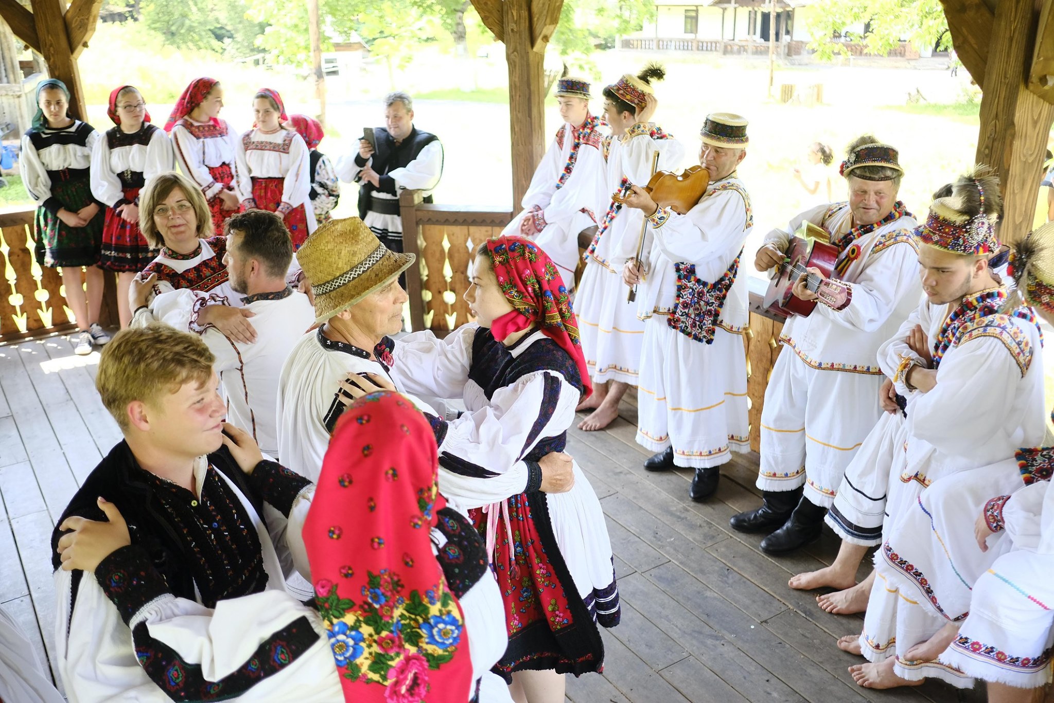 Proiectul „O zi în satul meu” – Episcopia Ortodoxă Română a Maramureşului şi Sătmarului