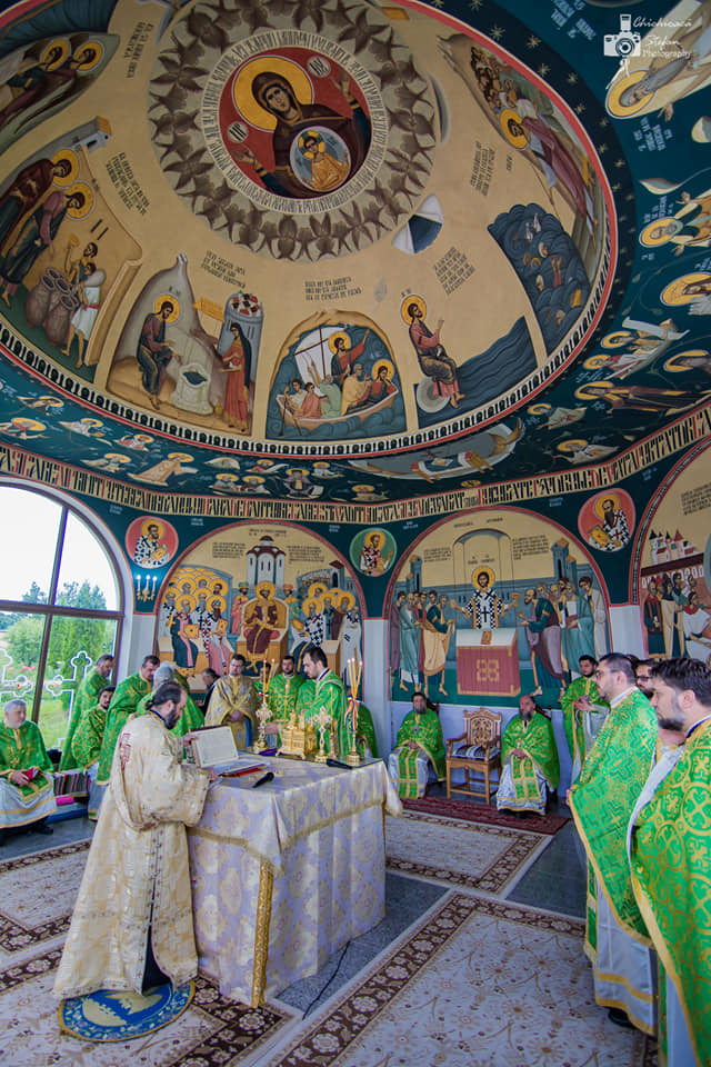 Slujbe arhiereşti în două eparhii ale Moldovei