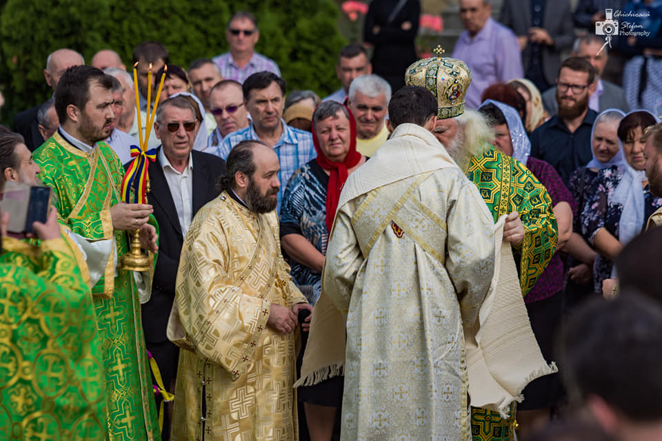 Slujbe arhiereşti în două eparhii ale Moldovei