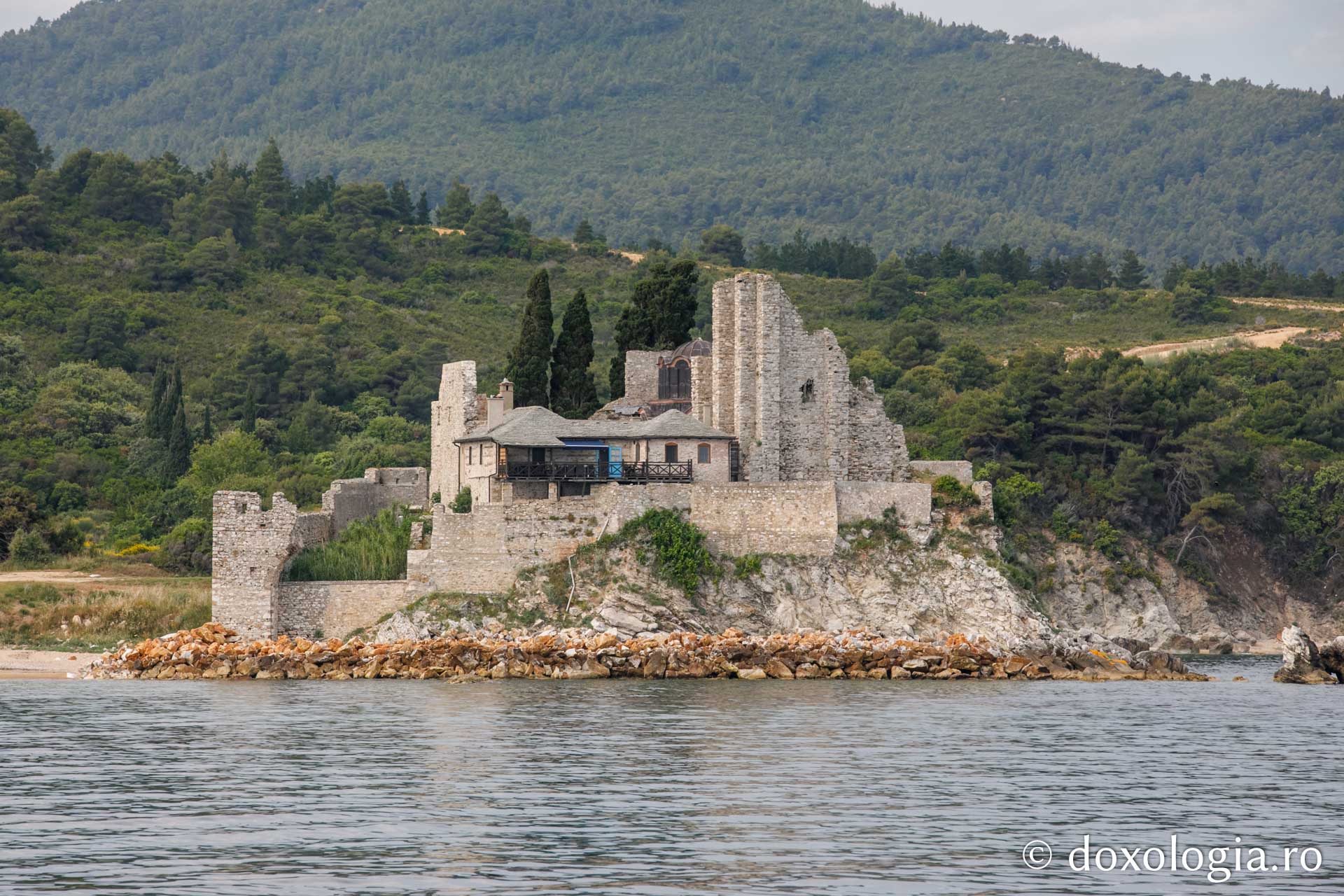 Schitul „Înălțarea Domnului” din Muntele Athos / Foto: pr. Silviu Cluci Schitul „Înălțarea Domnului” din Muntele Athos