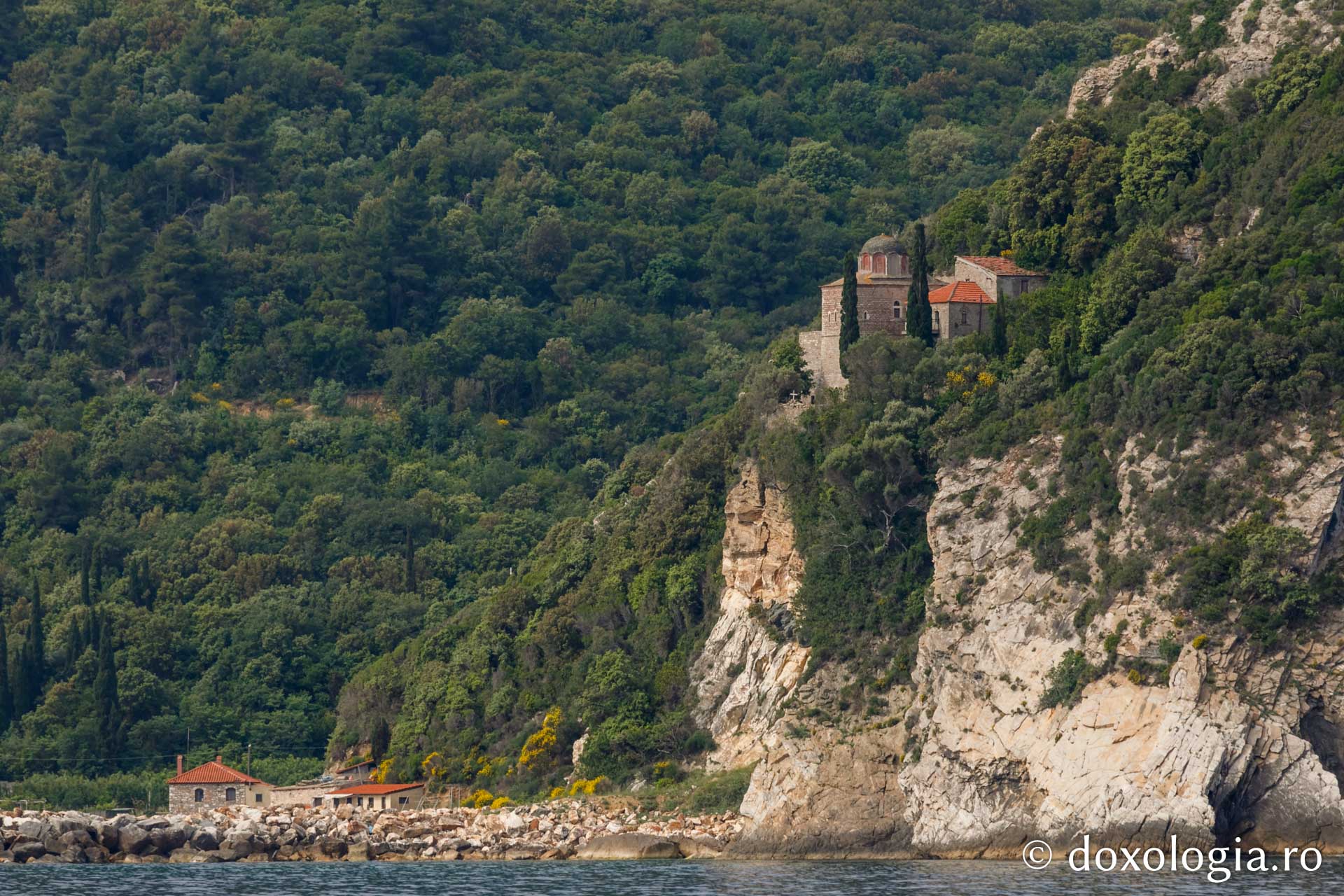Peștera athonită a Cuviosului Antonie de la Lavra Pecerska