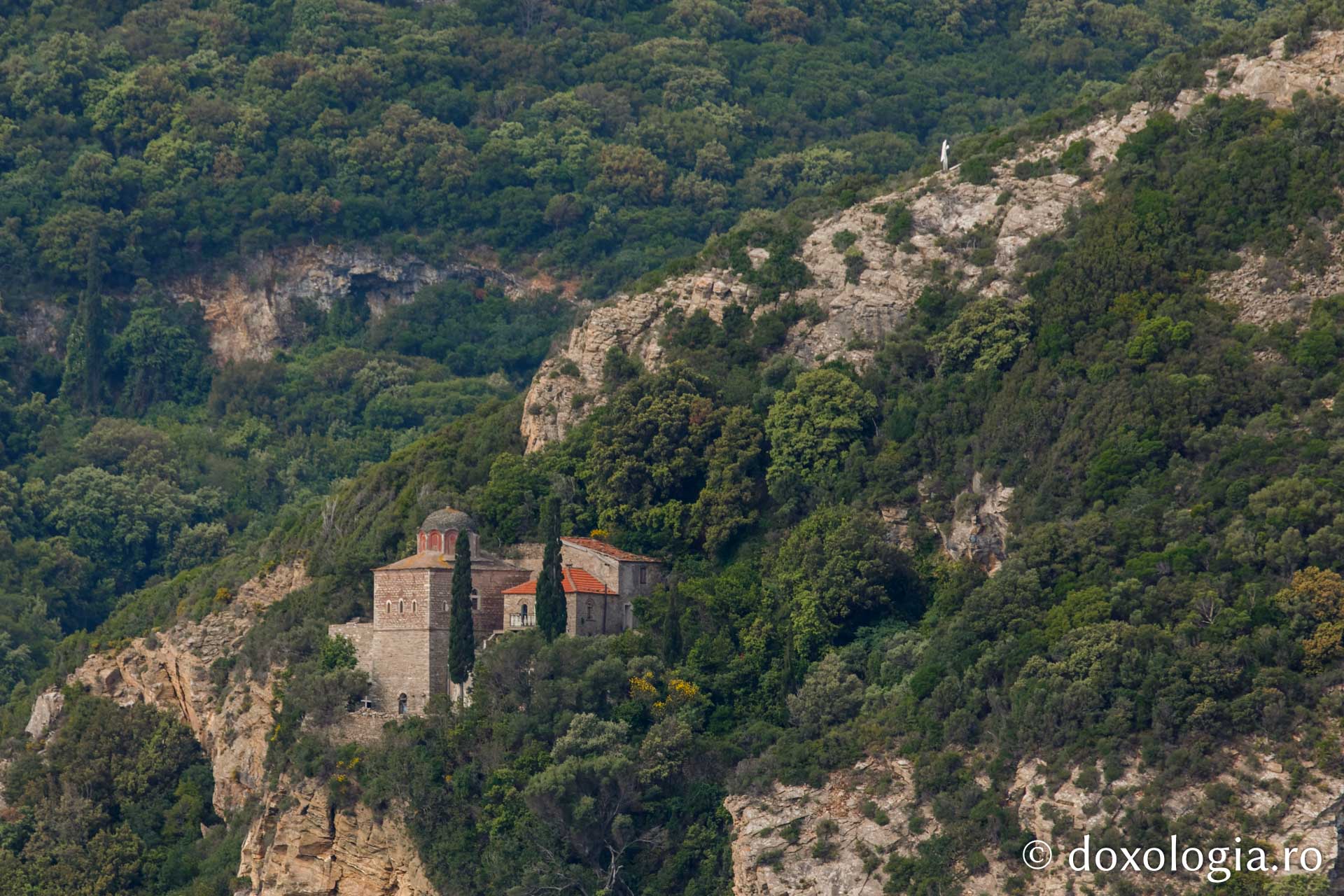 Peștera athonită a Cuviosului Antonie de la Lavra Pecerska