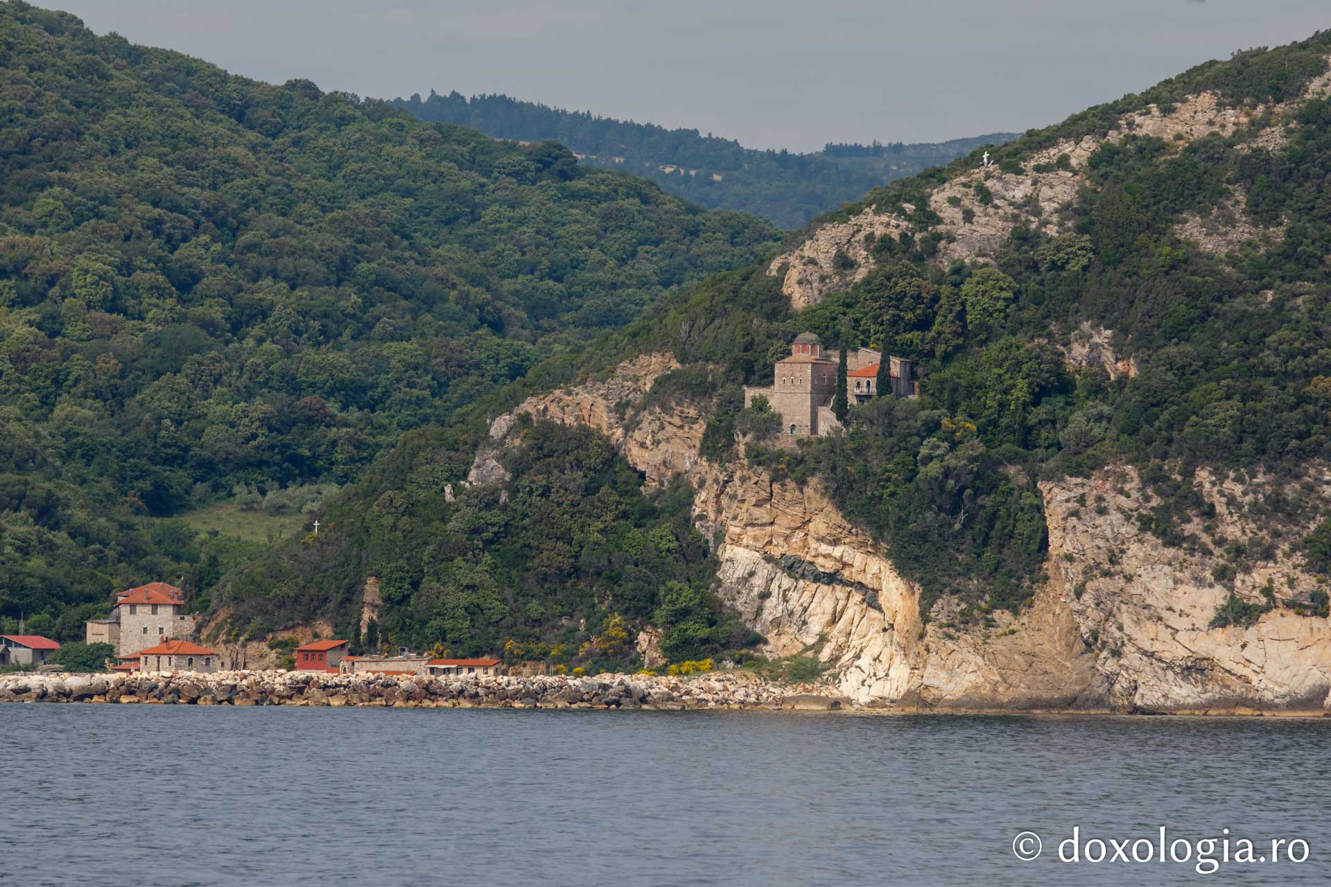 Peștera athonită a Cuviosului Antonie de la Lavra Pecerska