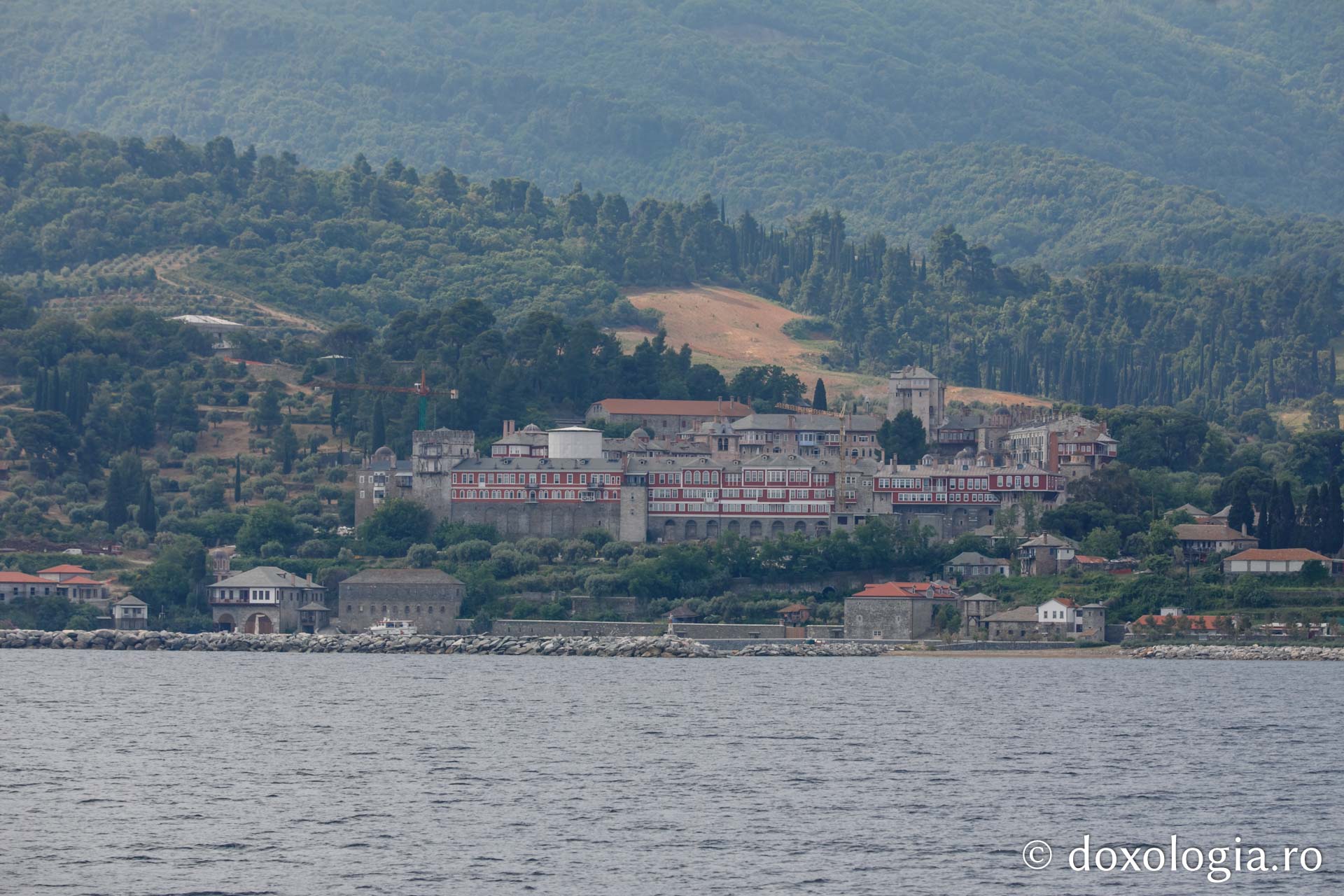 Mănăstirea Vatoped – vedere de pe mare / Foto: Pr. Silviu Cluci Mănăstirea Vatoped – Athos