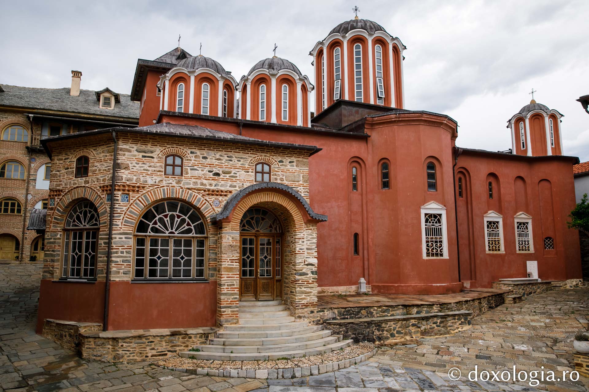 Katholikonul Mănăstirii Pantocrator – vedere dinspre sud / Foto: Pr. Silviu Cluci Katholikonul Mănăstirii Pantocrator