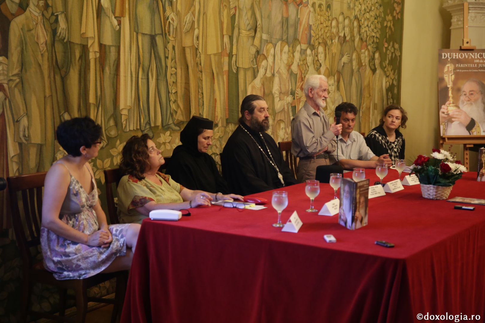 Cartea „Duhovnicul. 100 de ani cu Părintele Justin.”a fost lansată la Iași