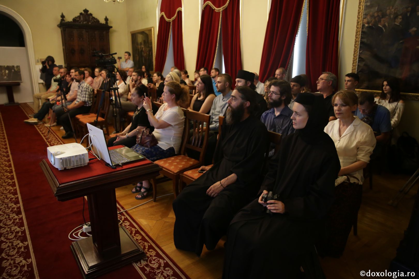 Cartea „Duhovnicul. 100 de ani cu Părintele Justin.”a fost lansată la Iași