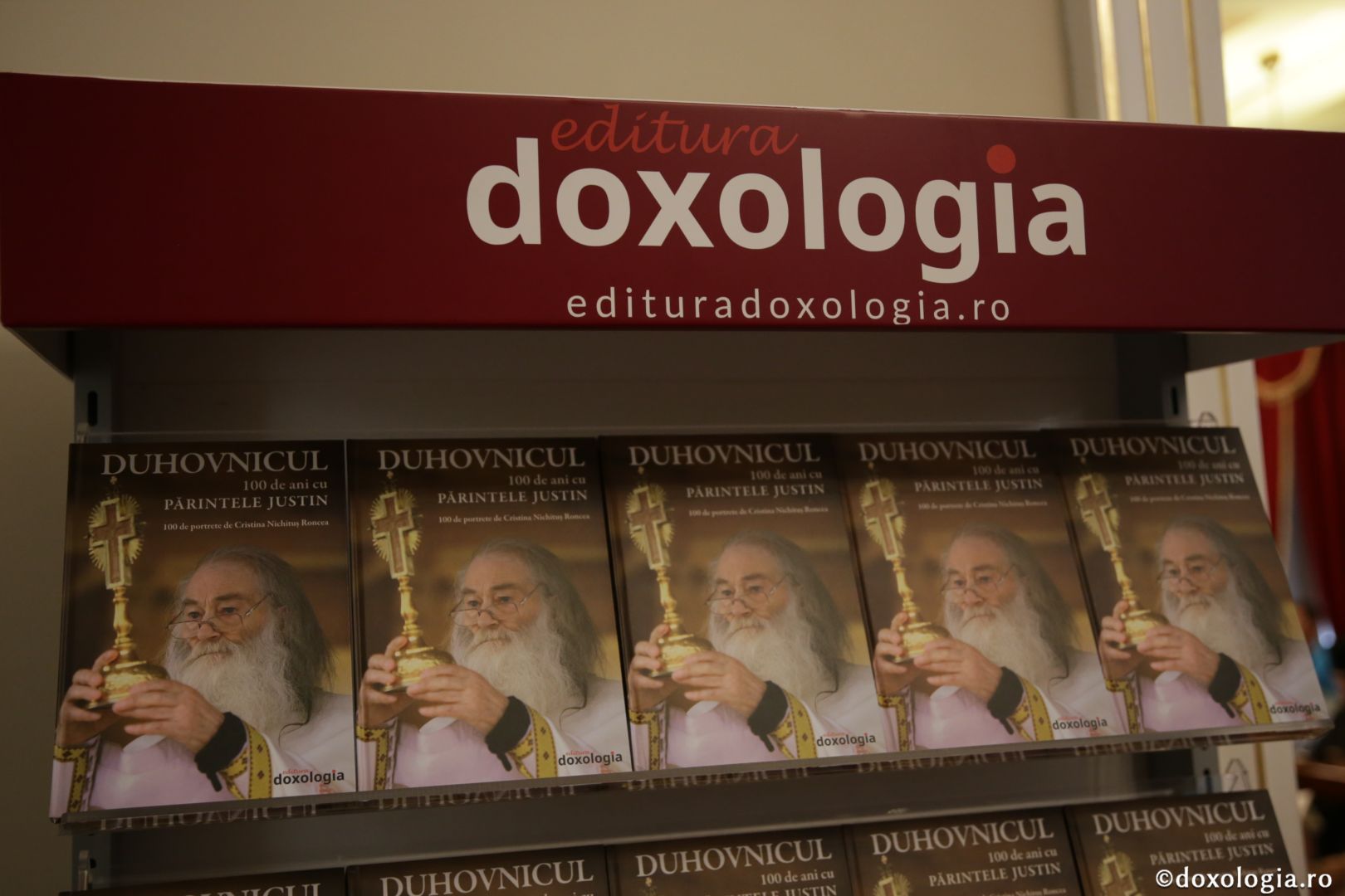 Cartea „Duhovnicul. 100 de ani cu Părintele Justin.”a fost lansată la Iași