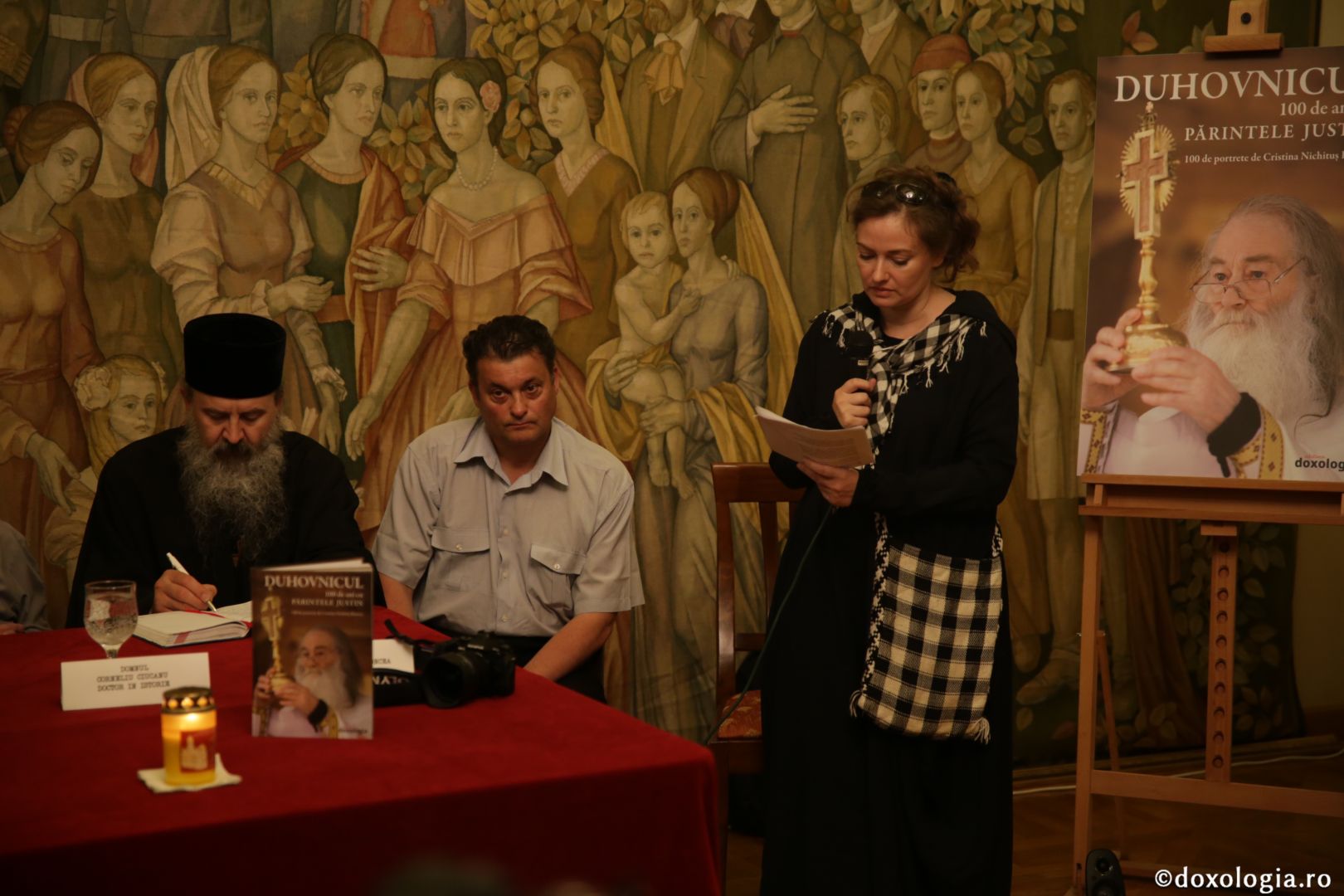 Cartea „Duhovnicul. 100 de ani cu Părintele Justin.”a fost lansată la Iași