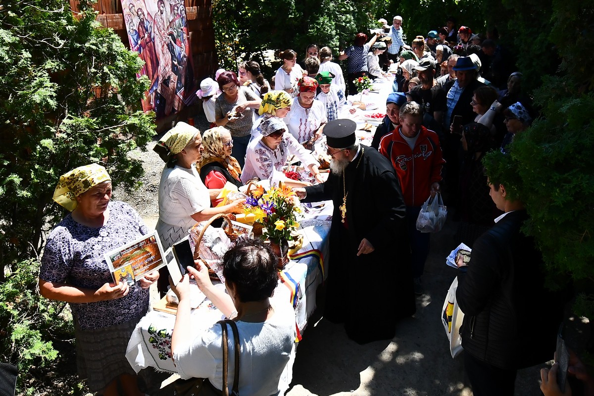 Rugăciune, tradiţie şi sărbătoare de Ziua Salcâmului la Andrieşeni