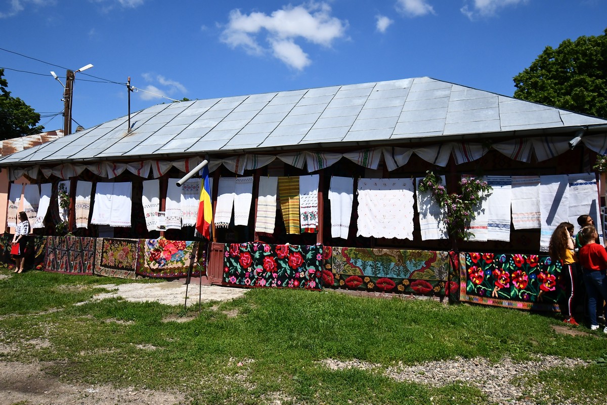 Rugăciune, tradiţie şi sărbătoare de Ziua Salcâmului la Andrieşeni